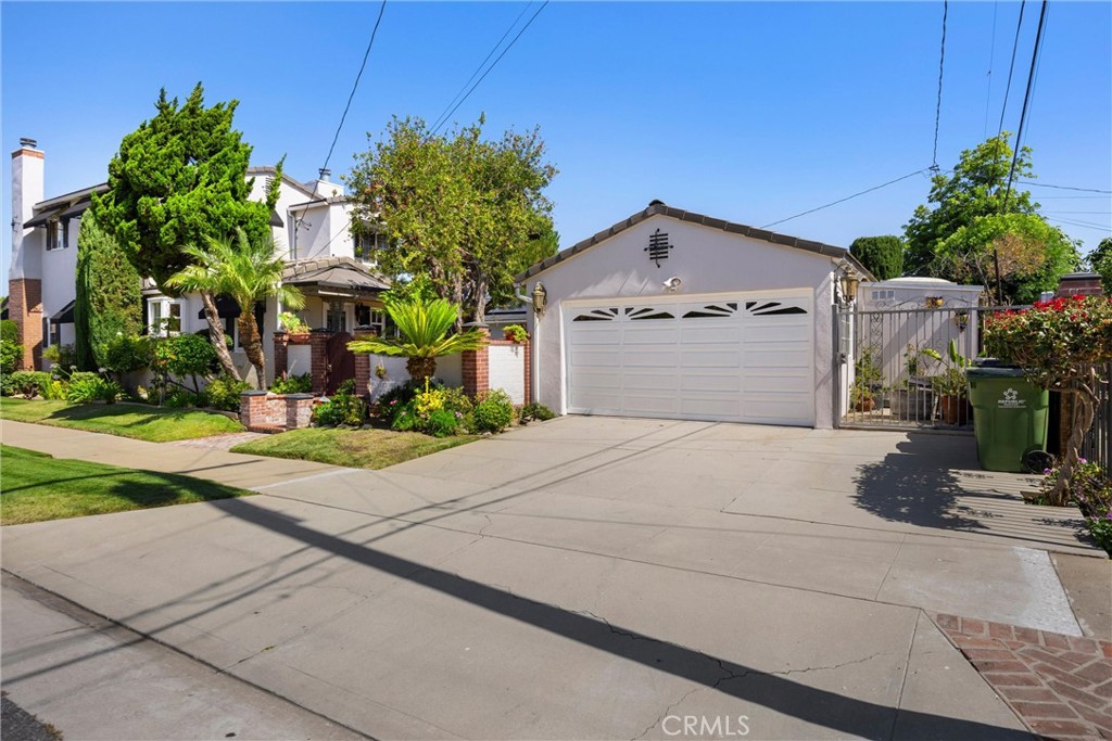 1820 Edgewood Drive