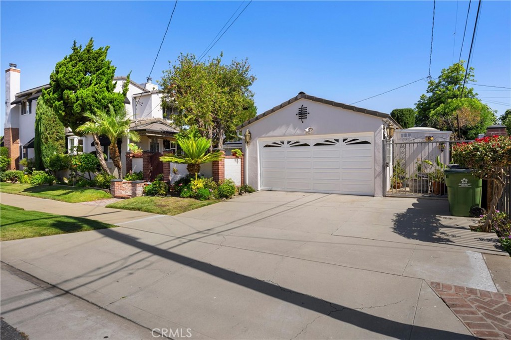 1820 Edgewood Drive