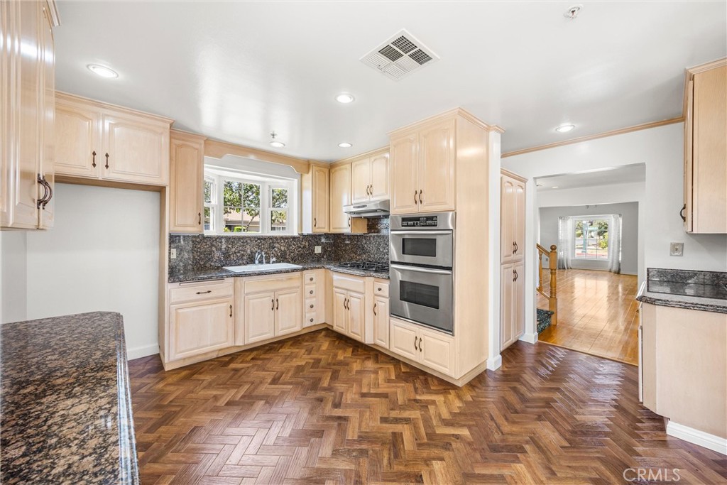 1820 Edgewood Drive