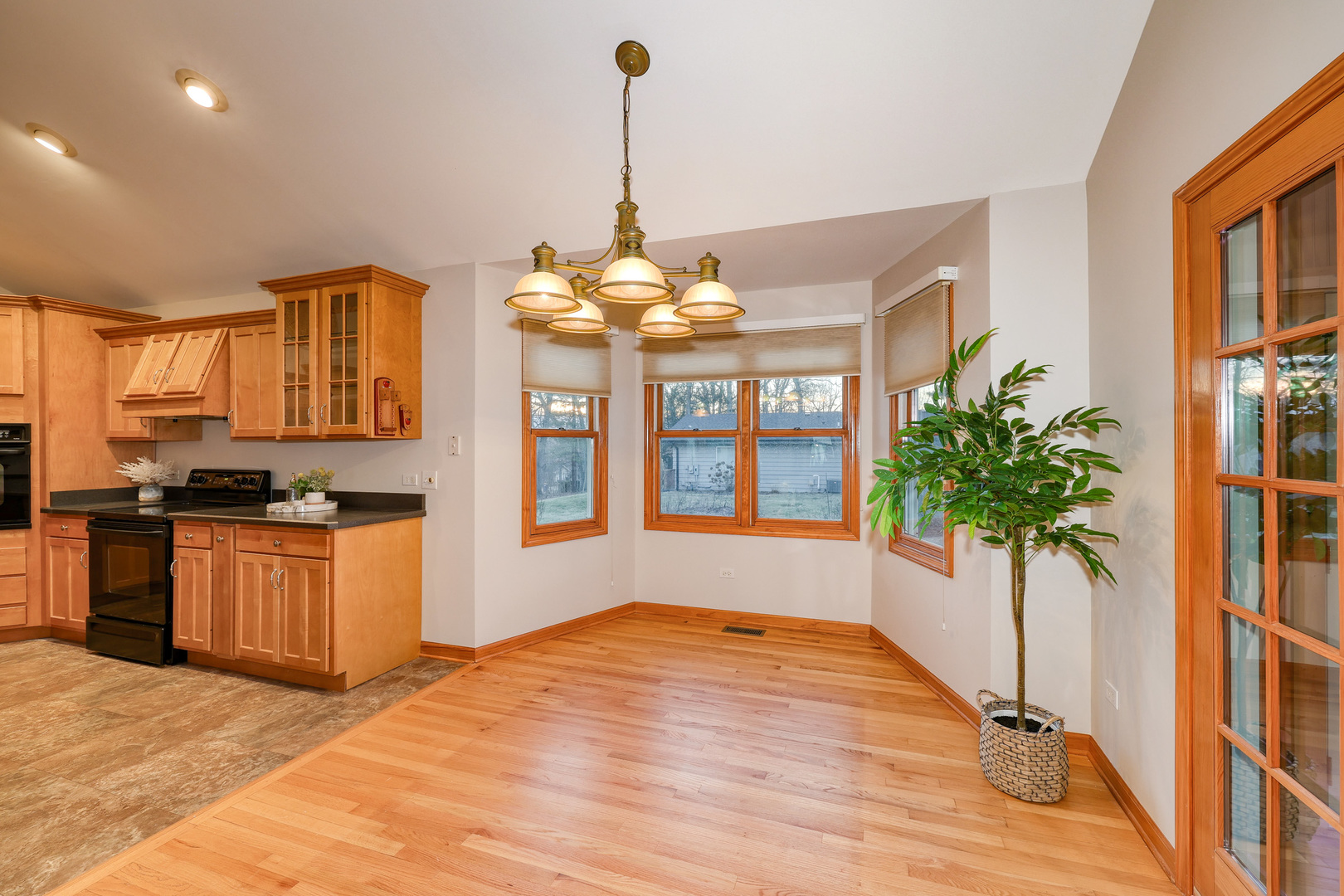 2S724 Oakwood Terrace