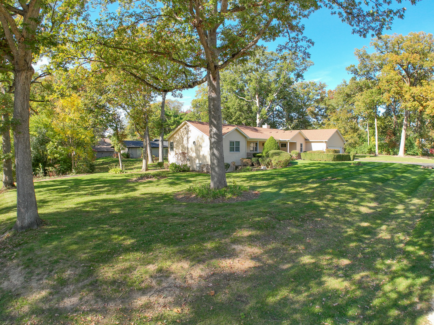 2S724 Oakwood Terrace