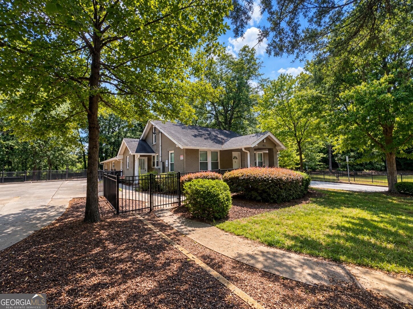 895 Oglethorpe Avenue