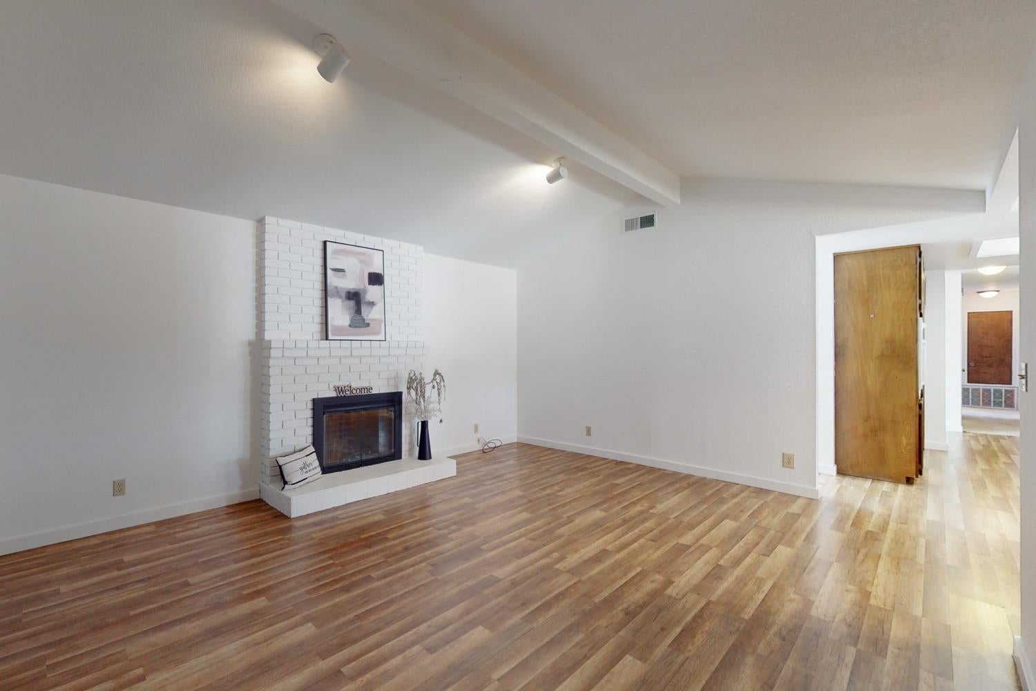 1550 Elizabeth Lane