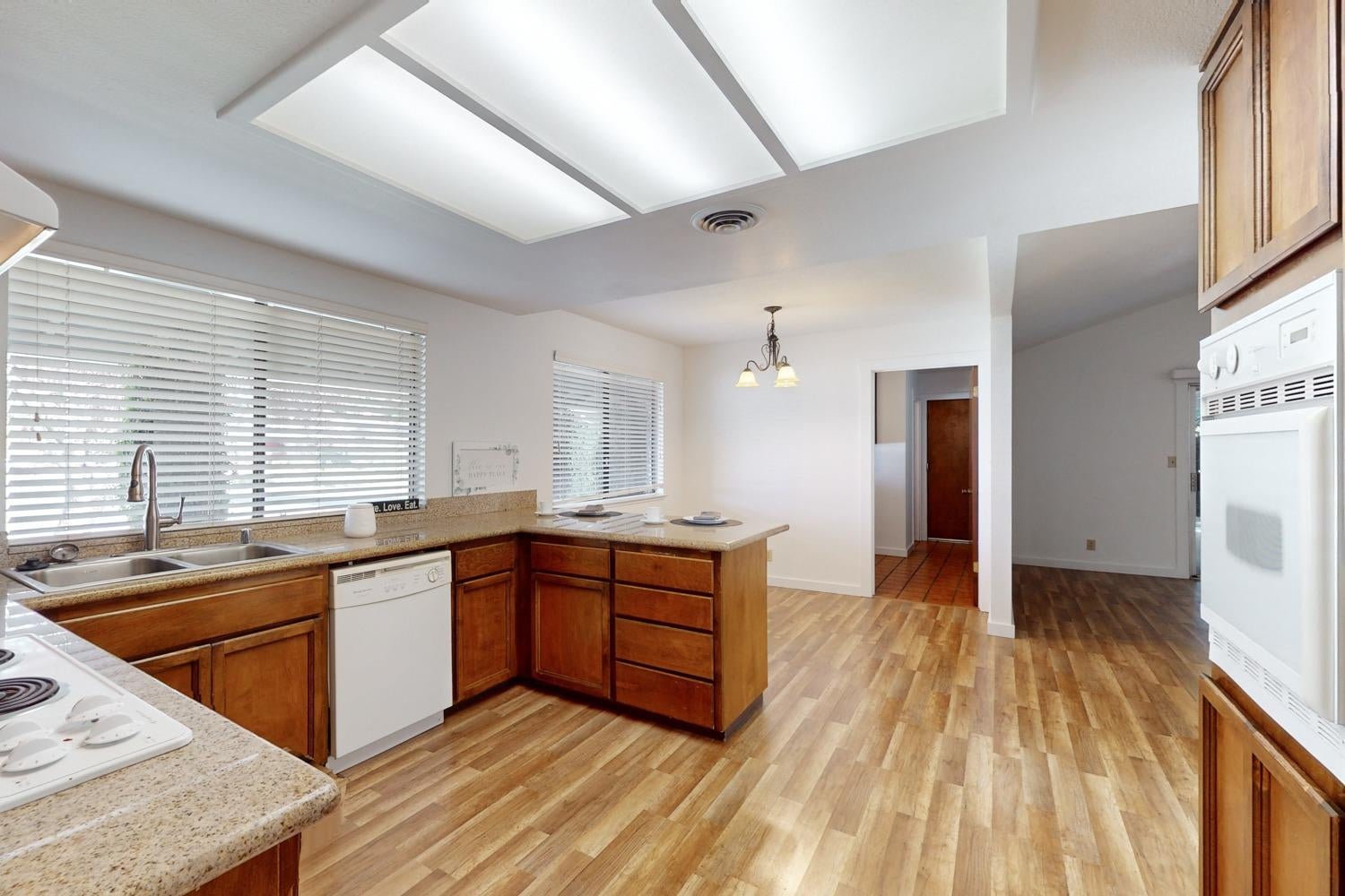 1550 Elizabeth Lane