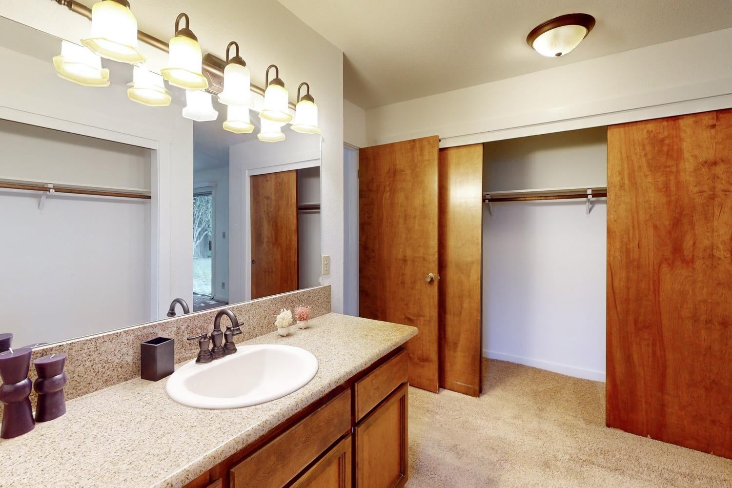 1550 Elizabeth Lane