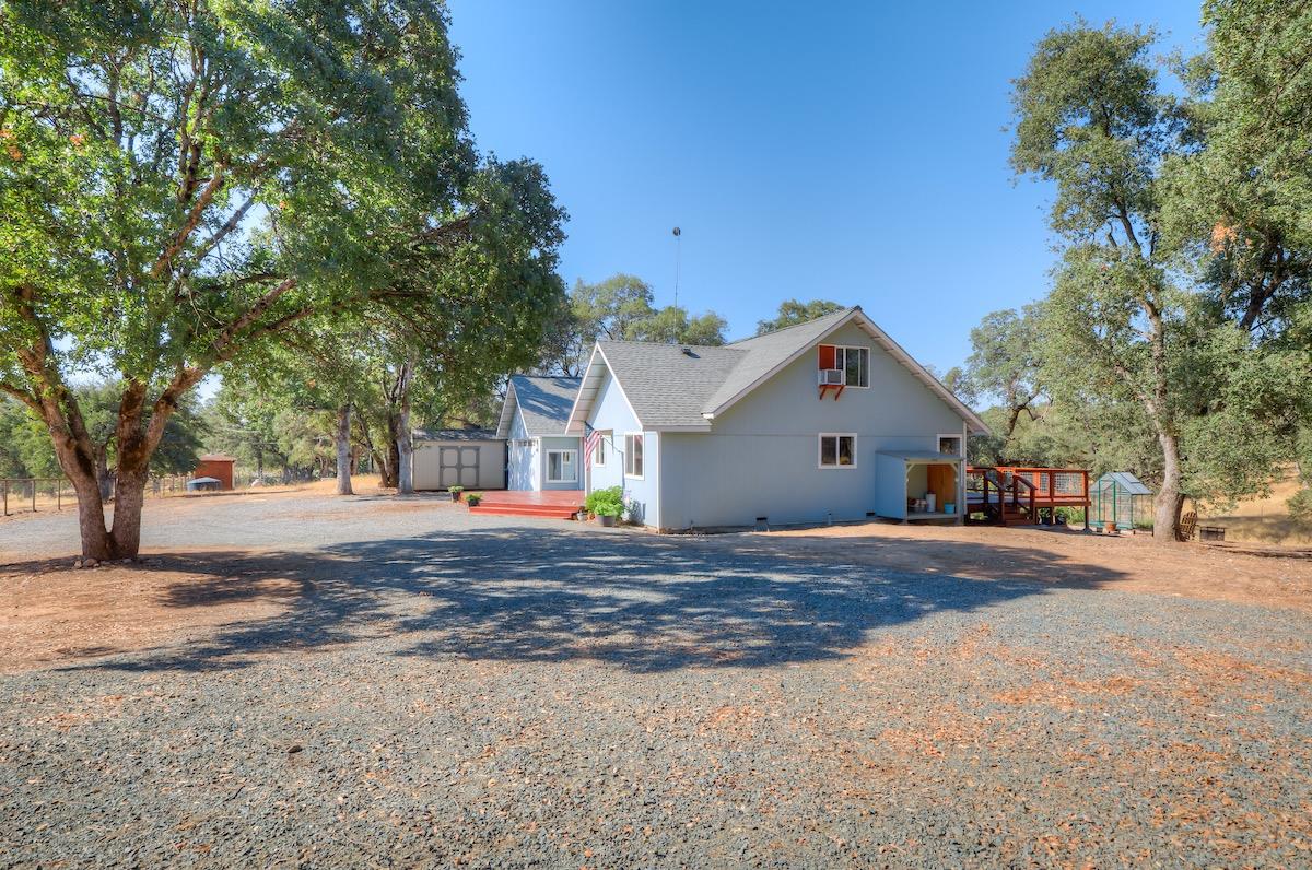 206 SW Hobble Bush Lane