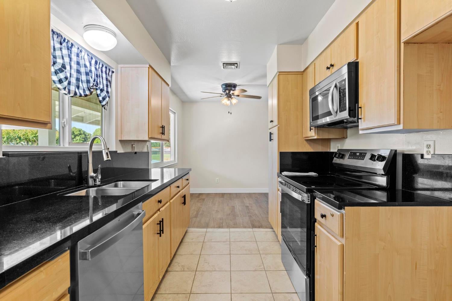 1713 Ramirez Street 11