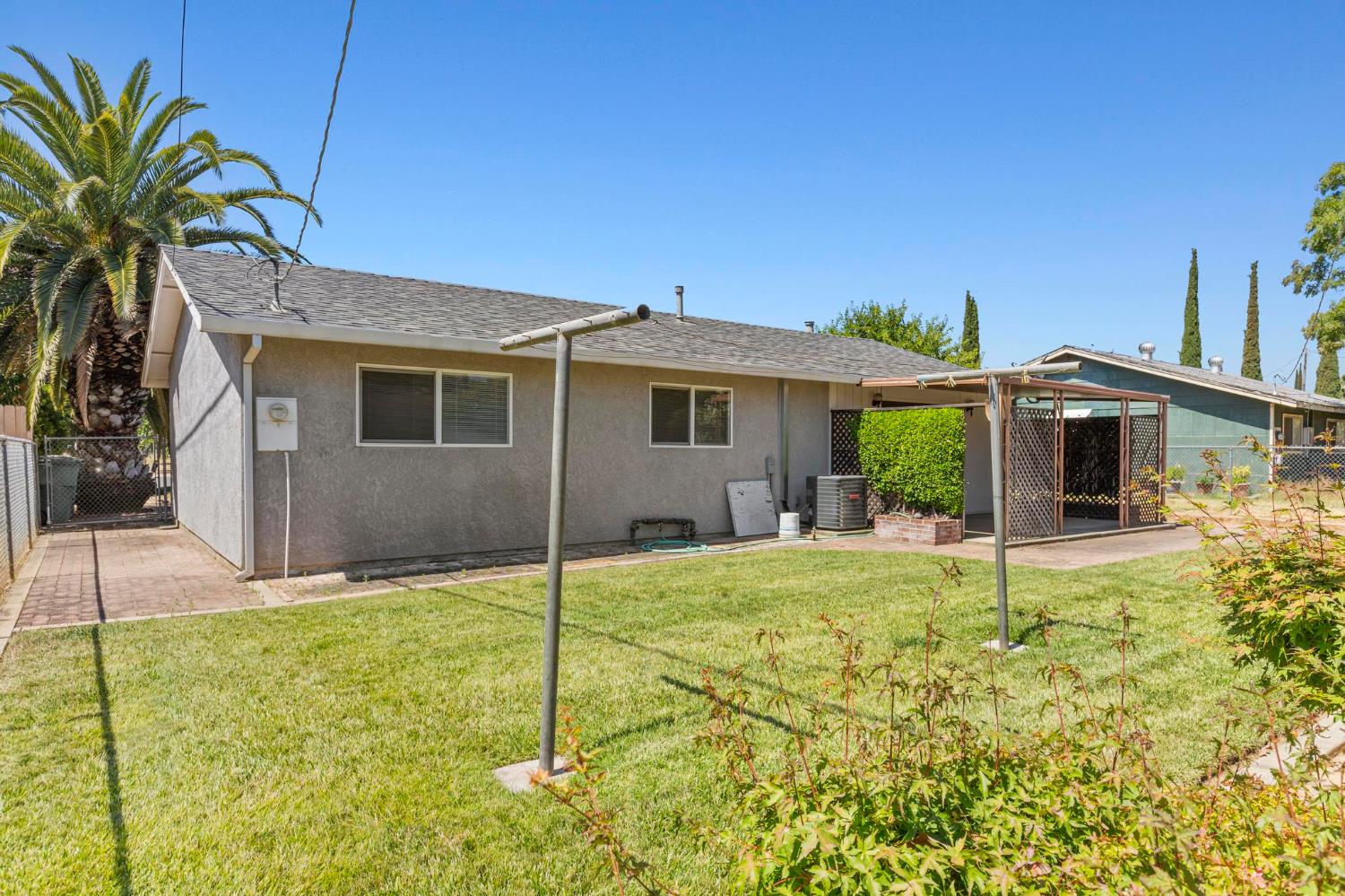 1785 Ash Way