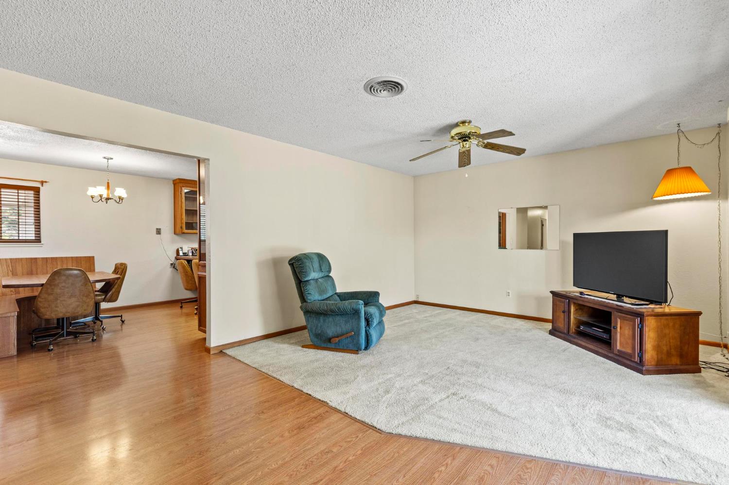 1785 Ash Way