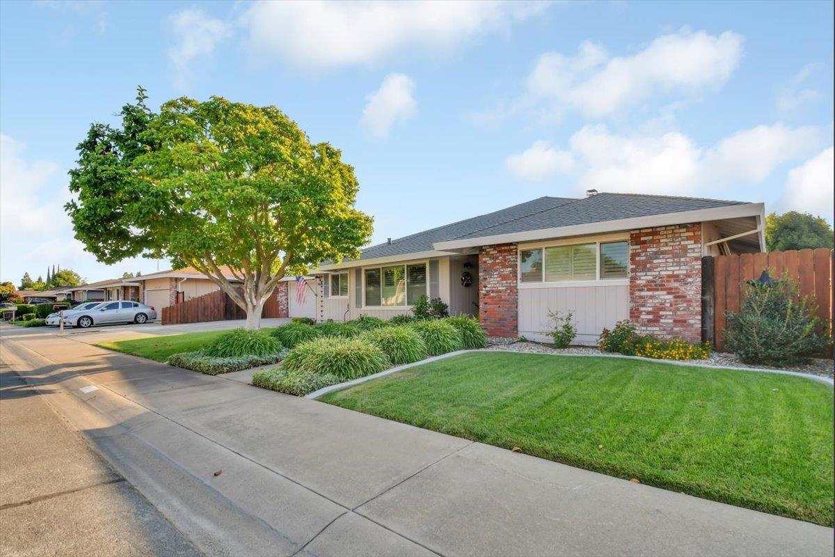 1620 Elizabeth Lane