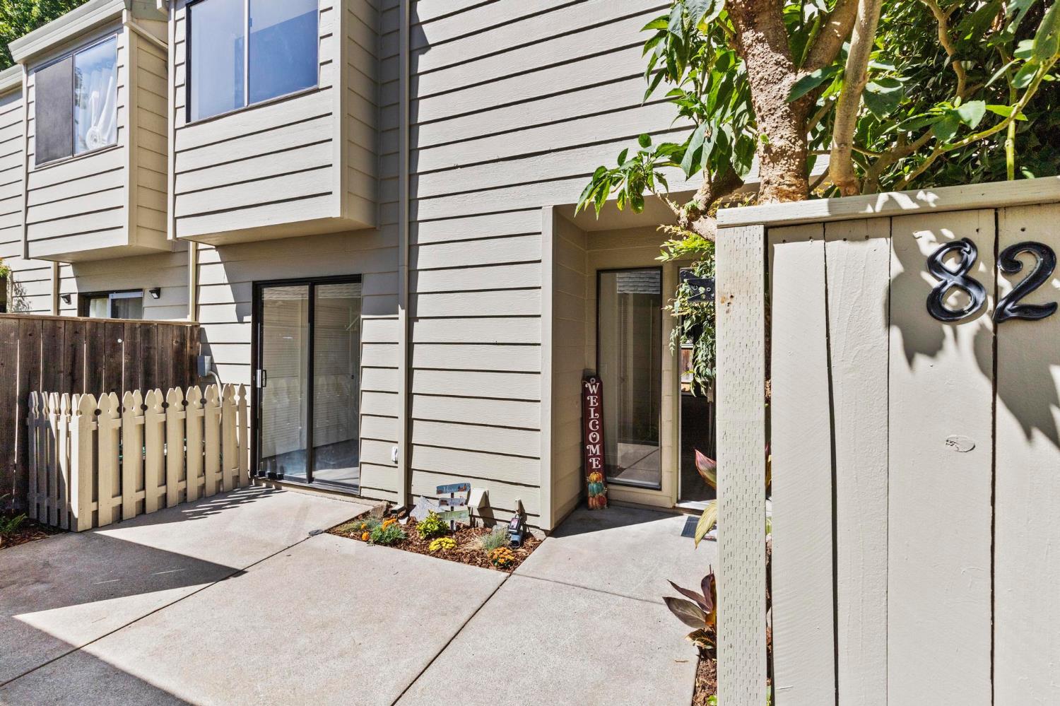 750 Lincoln Road 82