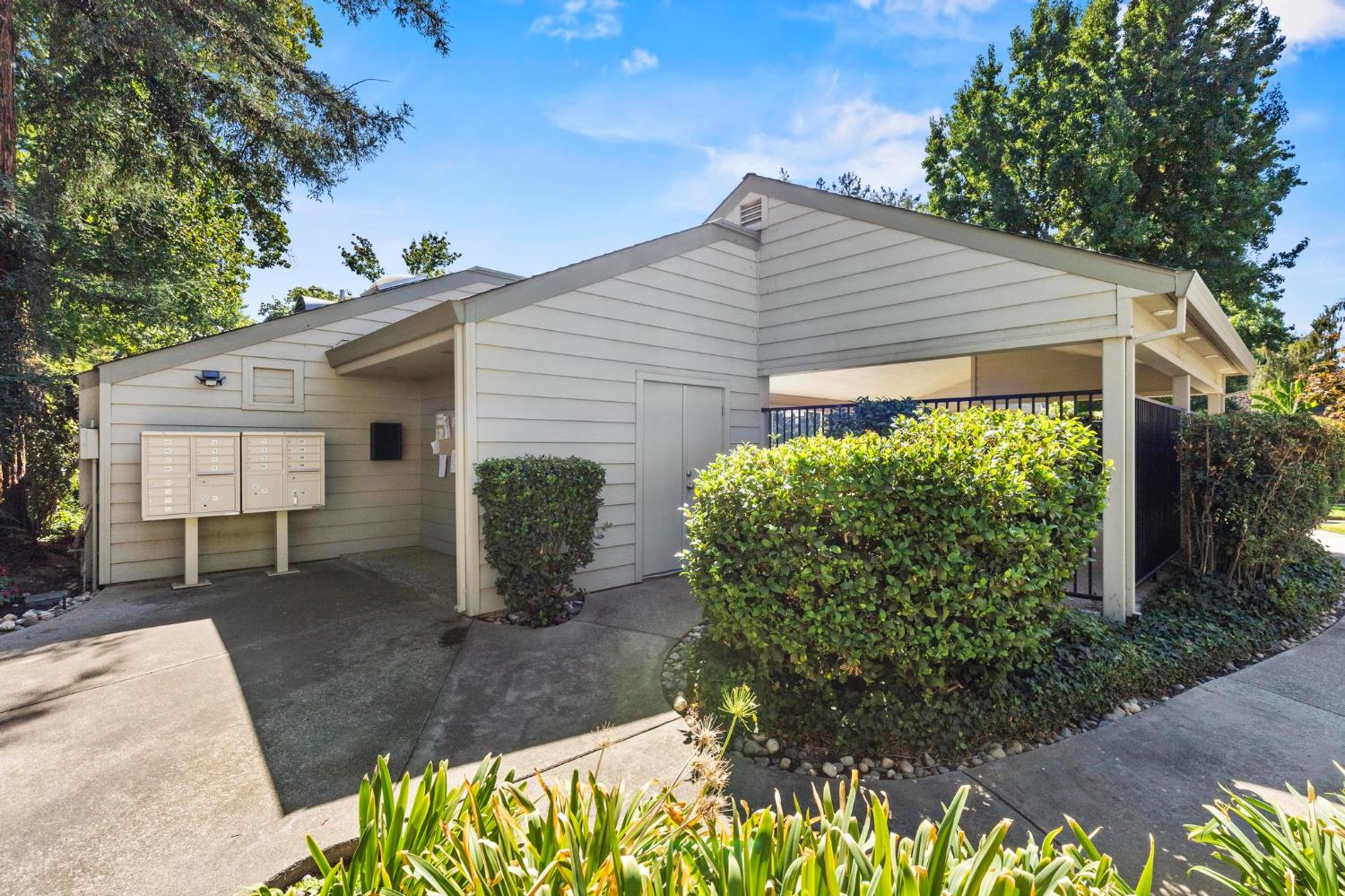 750 Lincoln Road 82