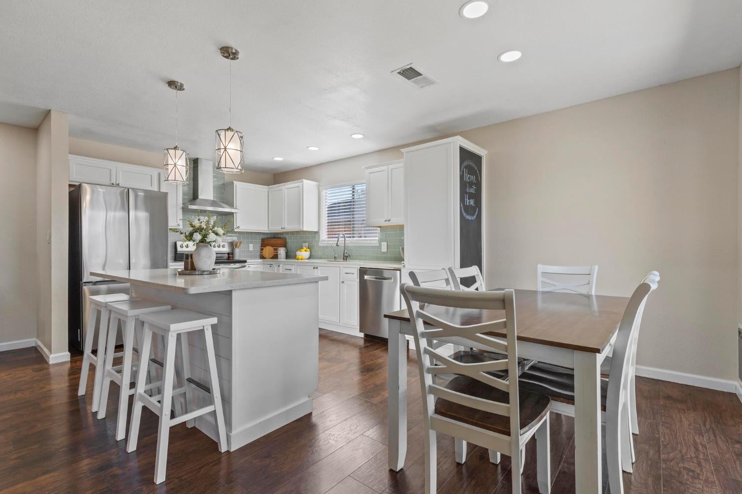 1542 Granada Way