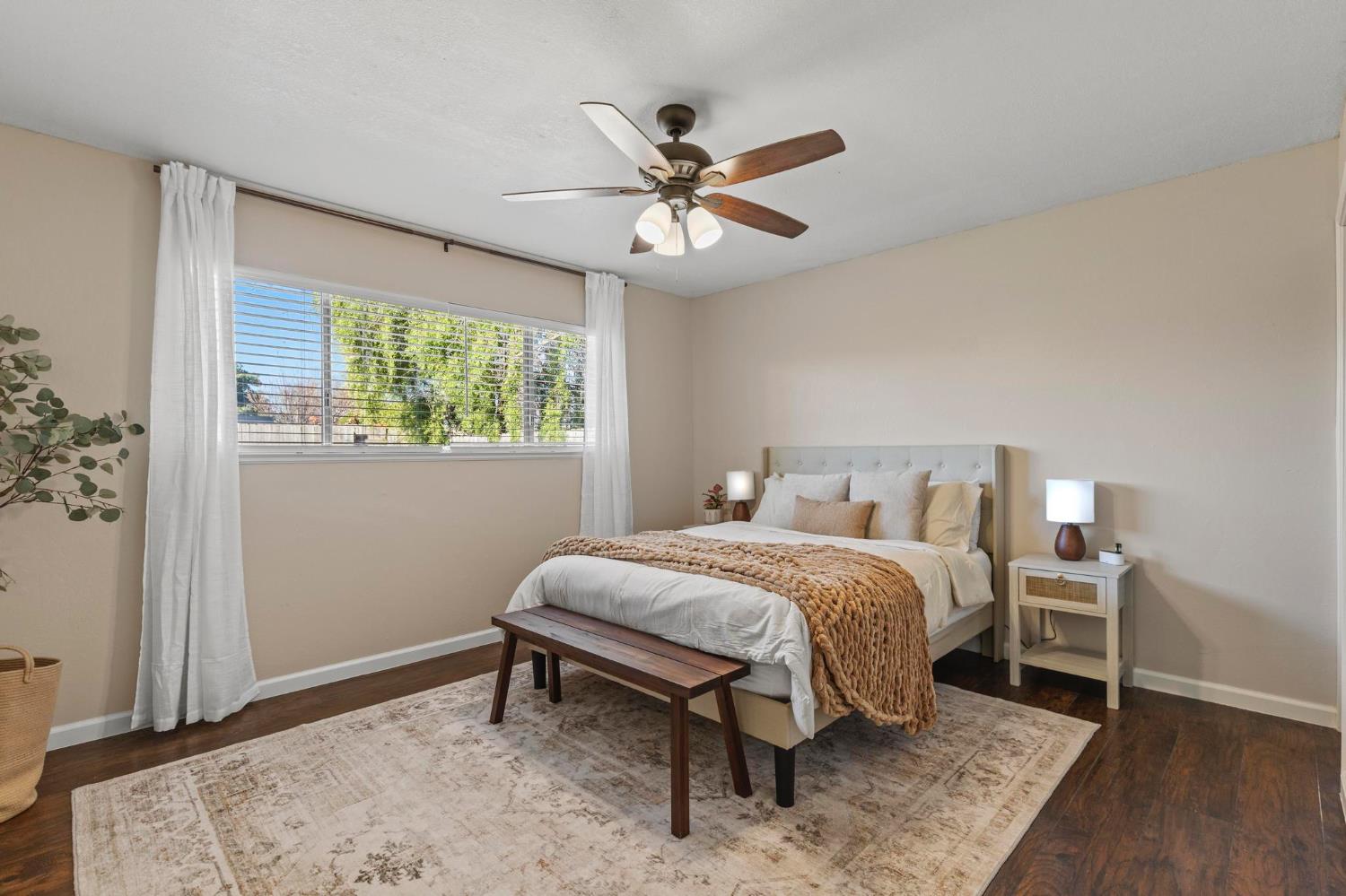 1542 Granada Way