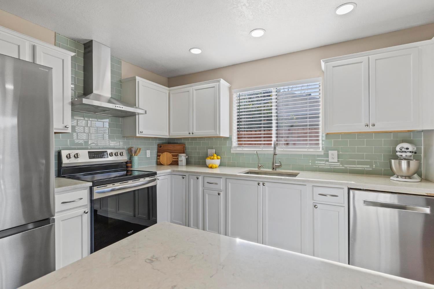 1542 Granada Way