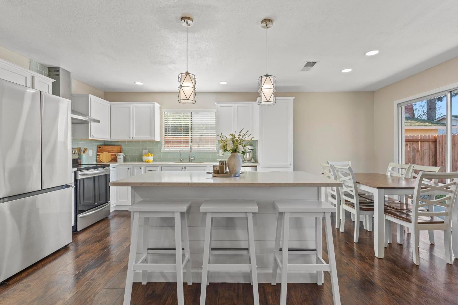 1542 Granada Way