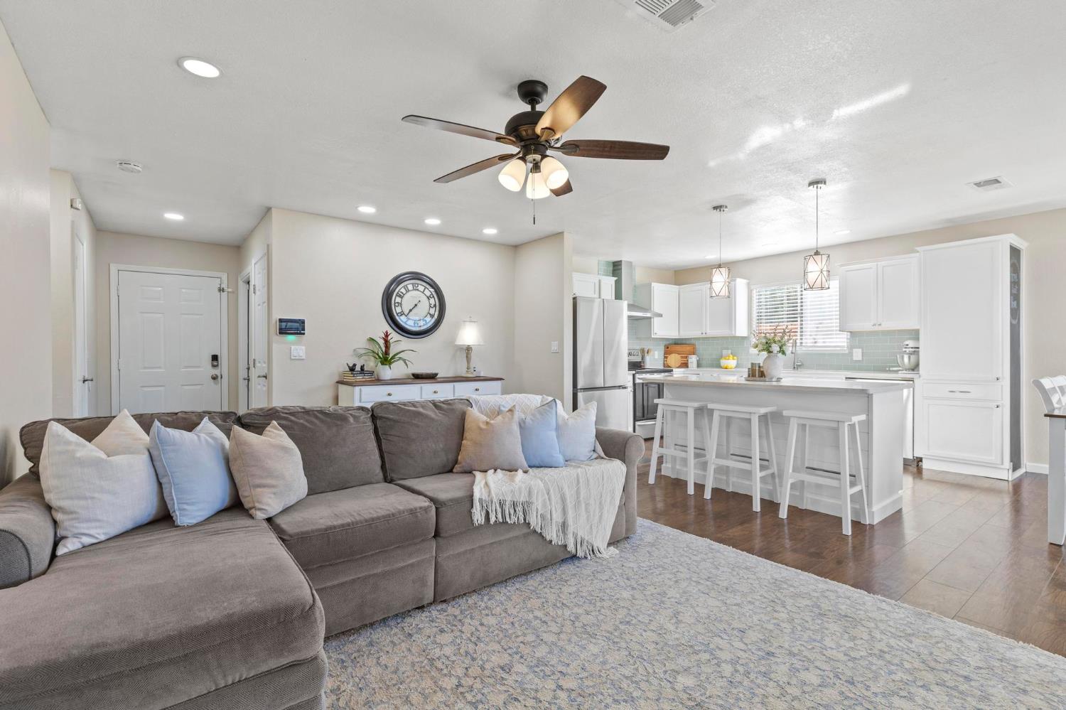 1542 Granada Way