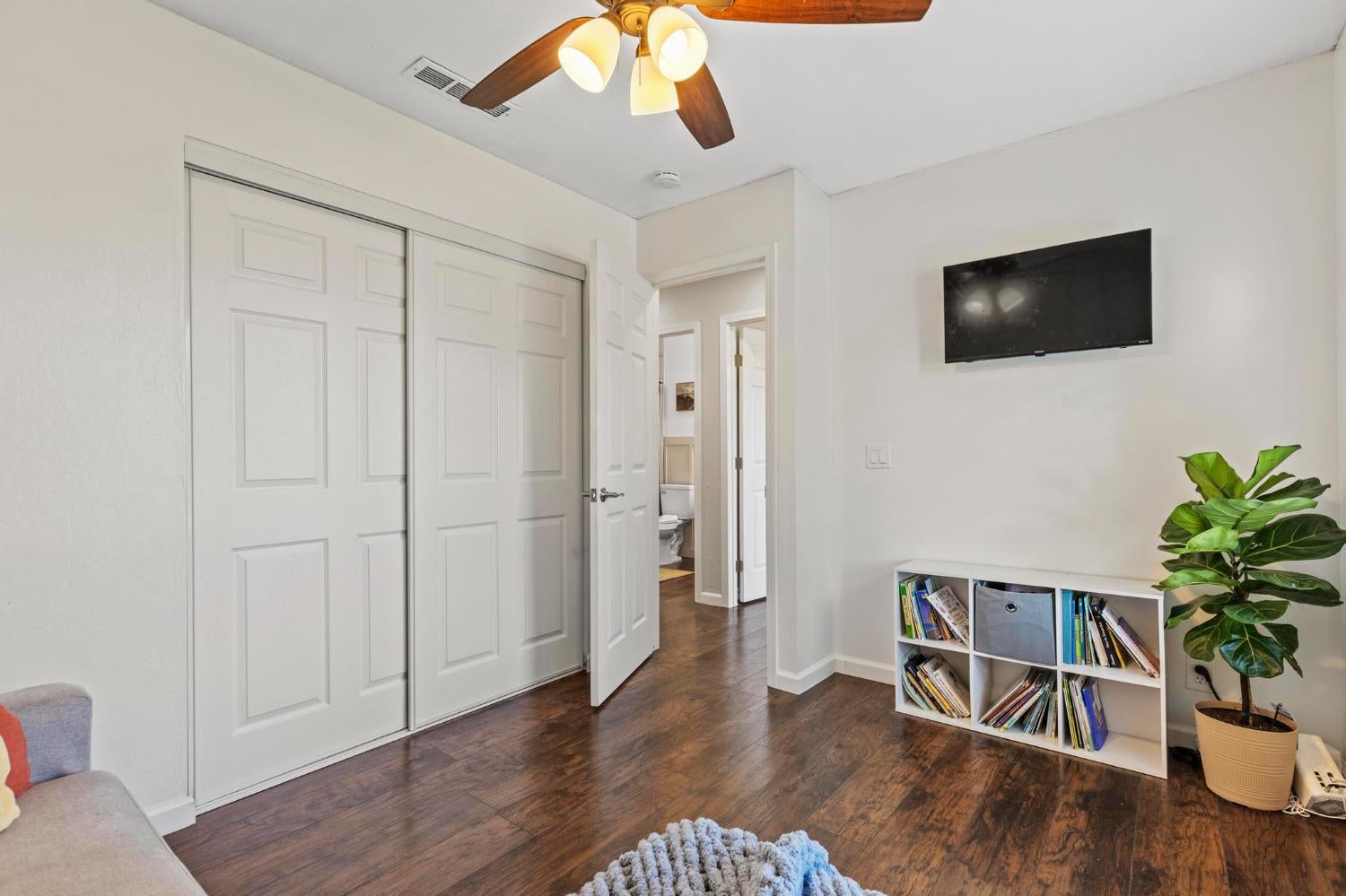 1542 Granada Way