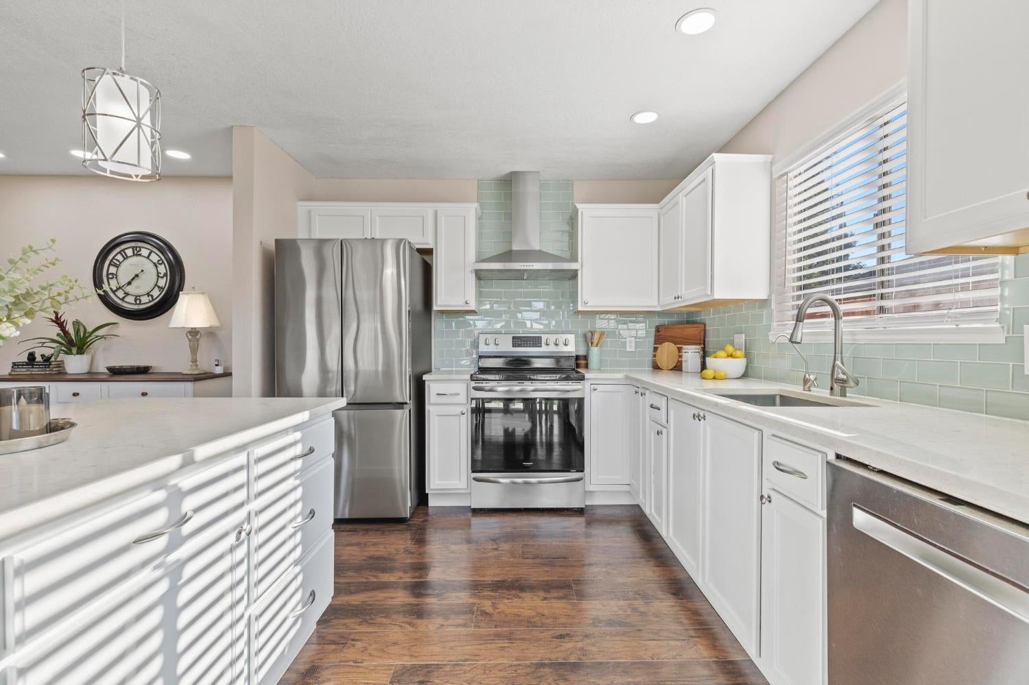 1542 Granada Way