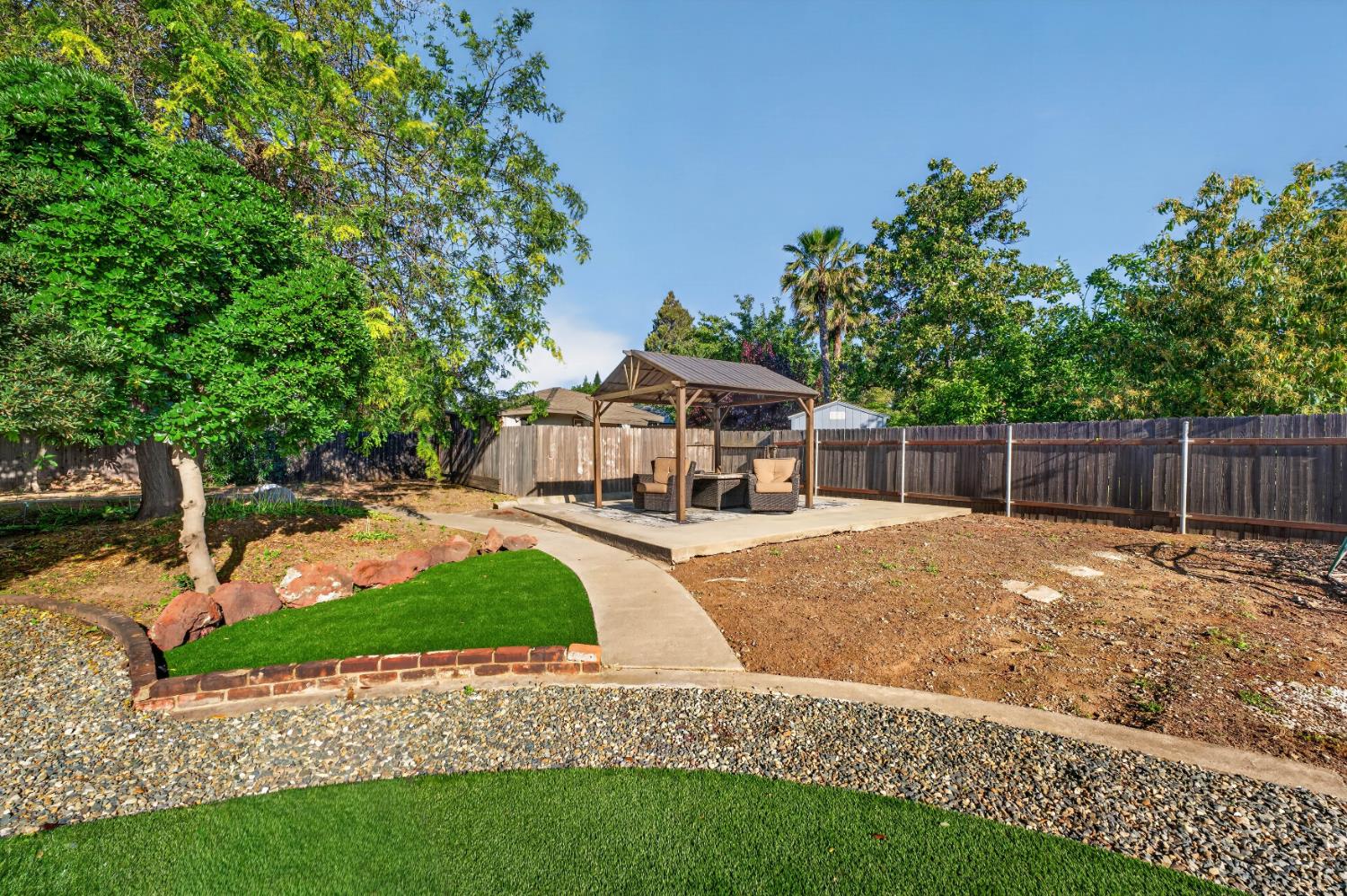 528 Queensbury Way