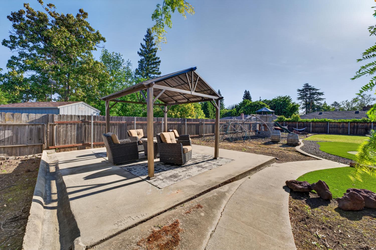 528 Queensbury Way