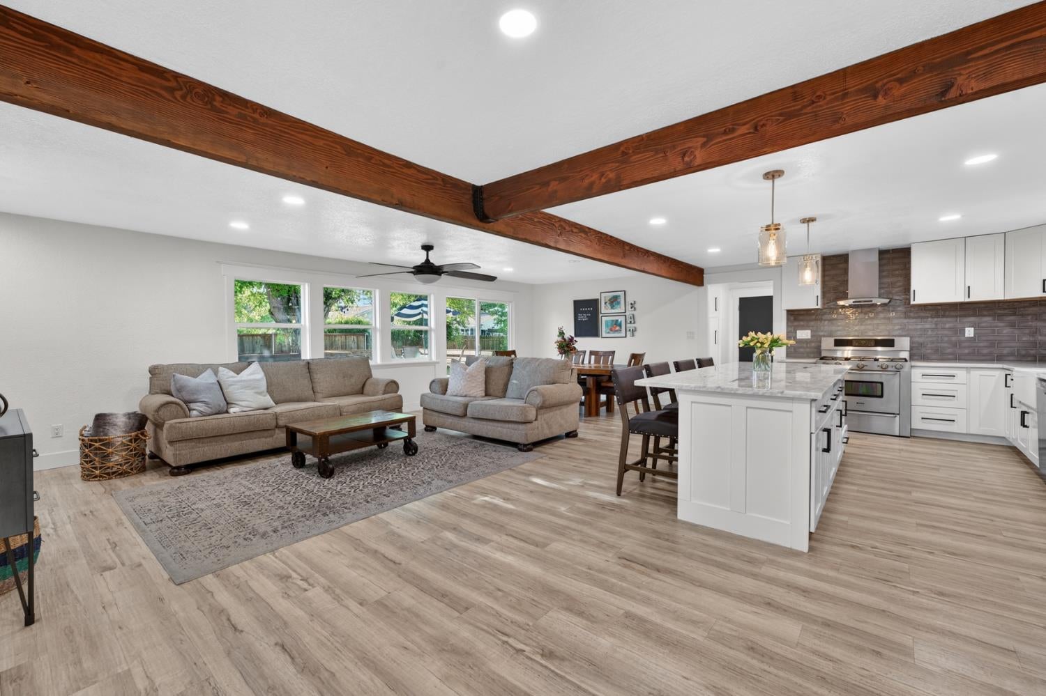 528 Queensbury Way
