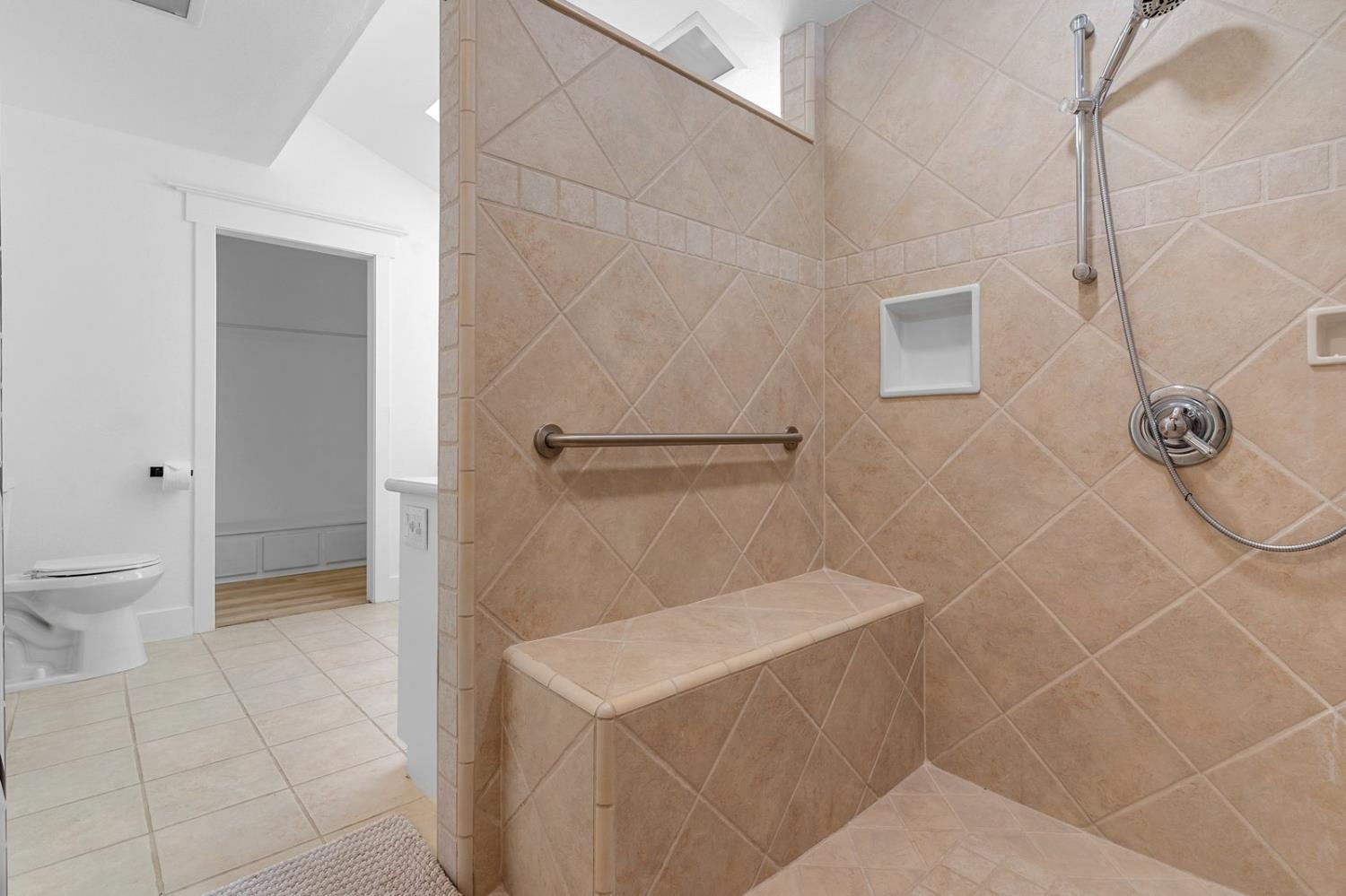 528 Queensbury Way