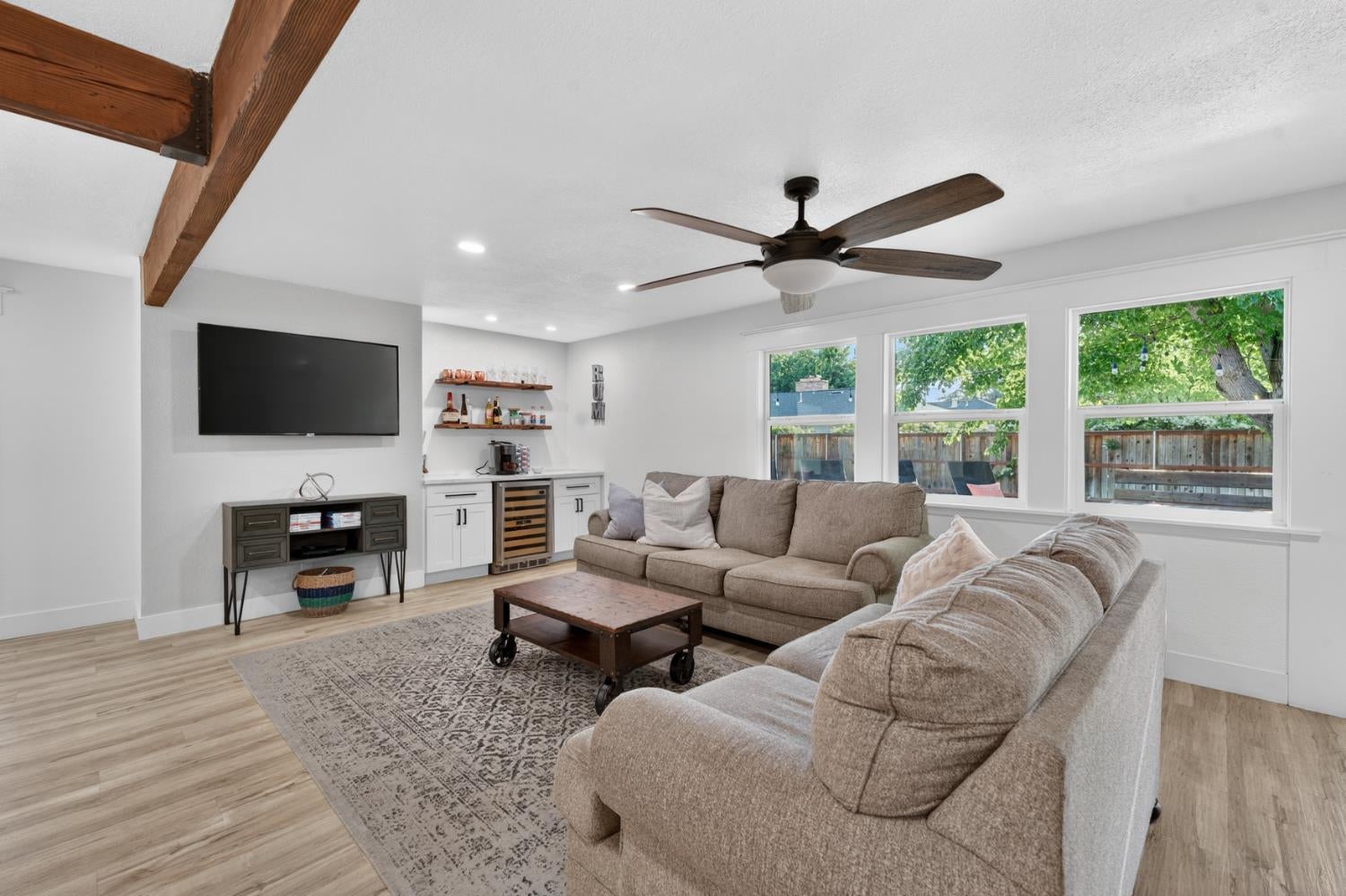 528 Queensbury Way