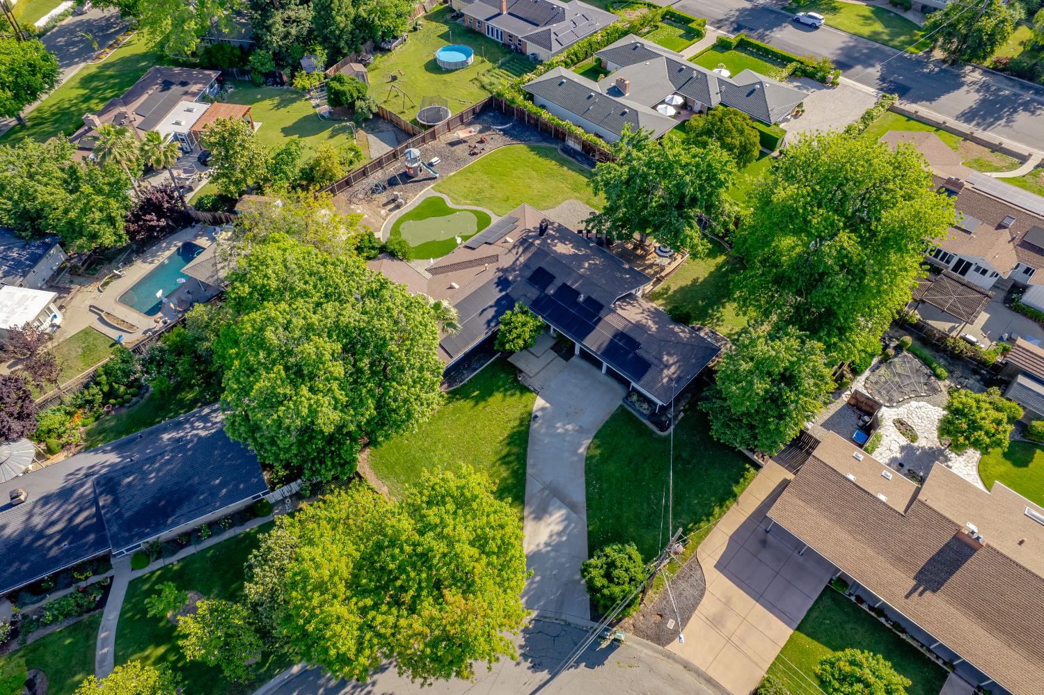 528 Queensbury Way