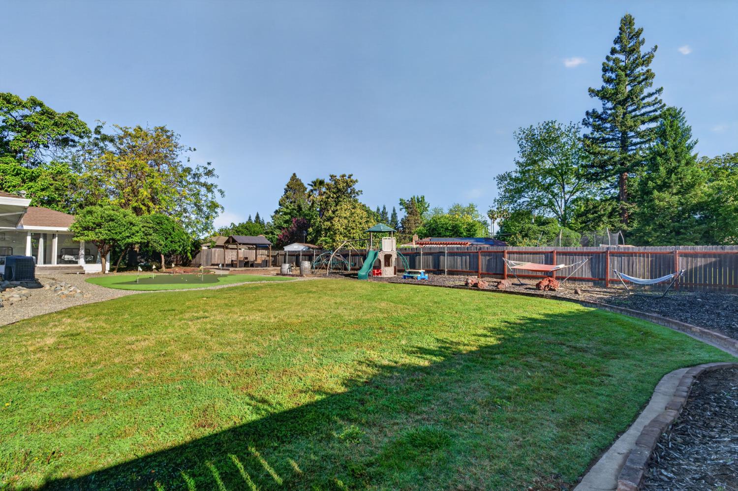 528 Queensbury Way