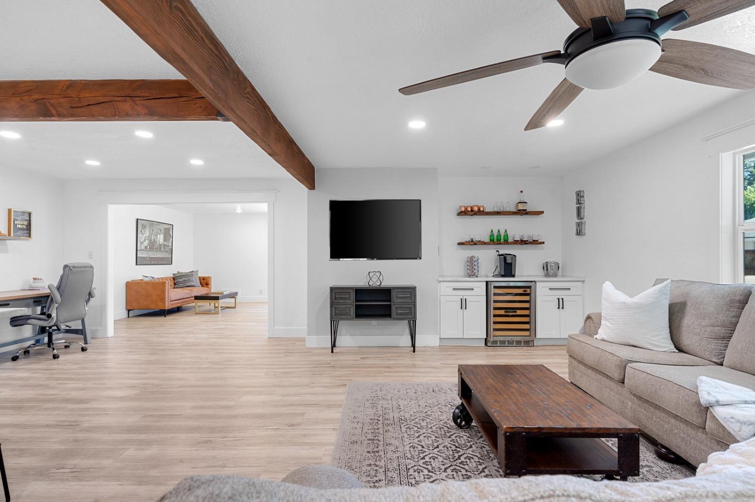 528 Queensbury Way