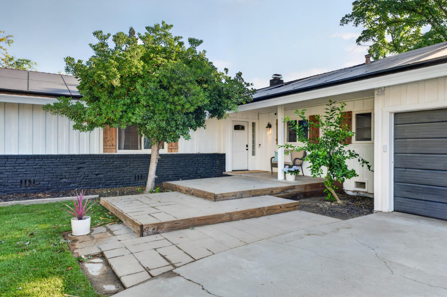 528 Queensbury Way