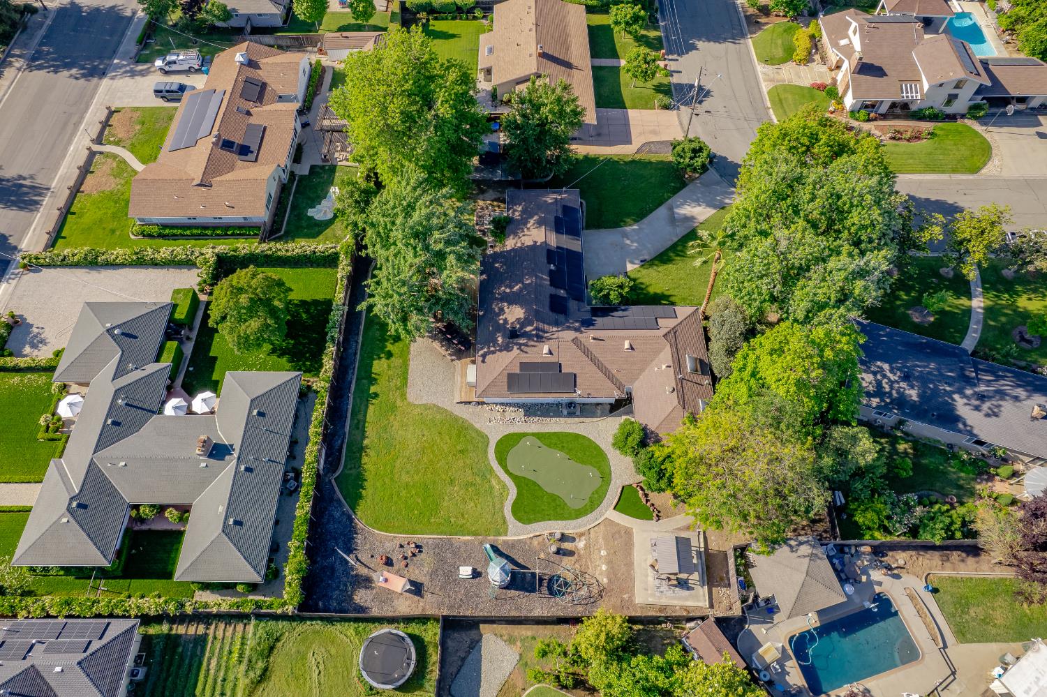528 Queensbury Way