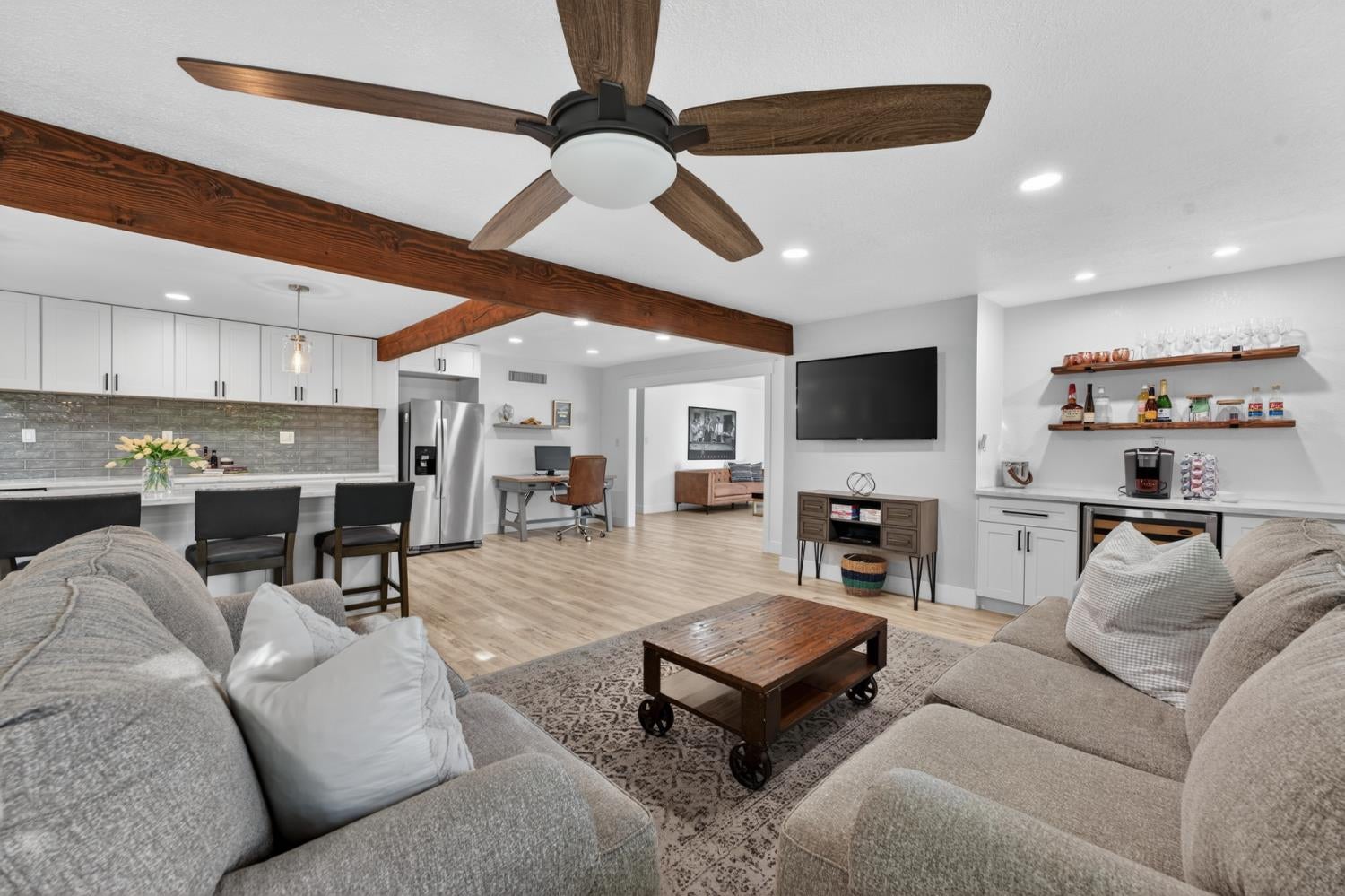 528 Queensbury Way