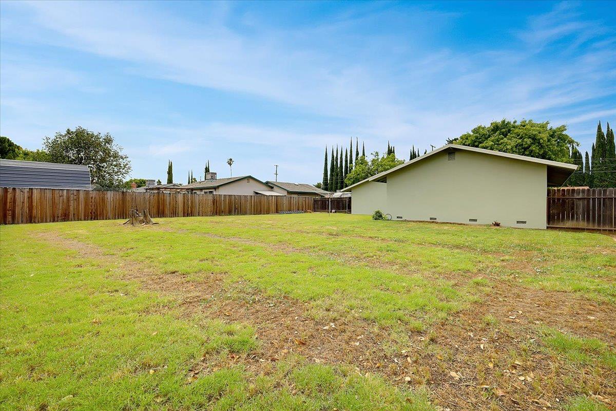 1328 Crest Drive