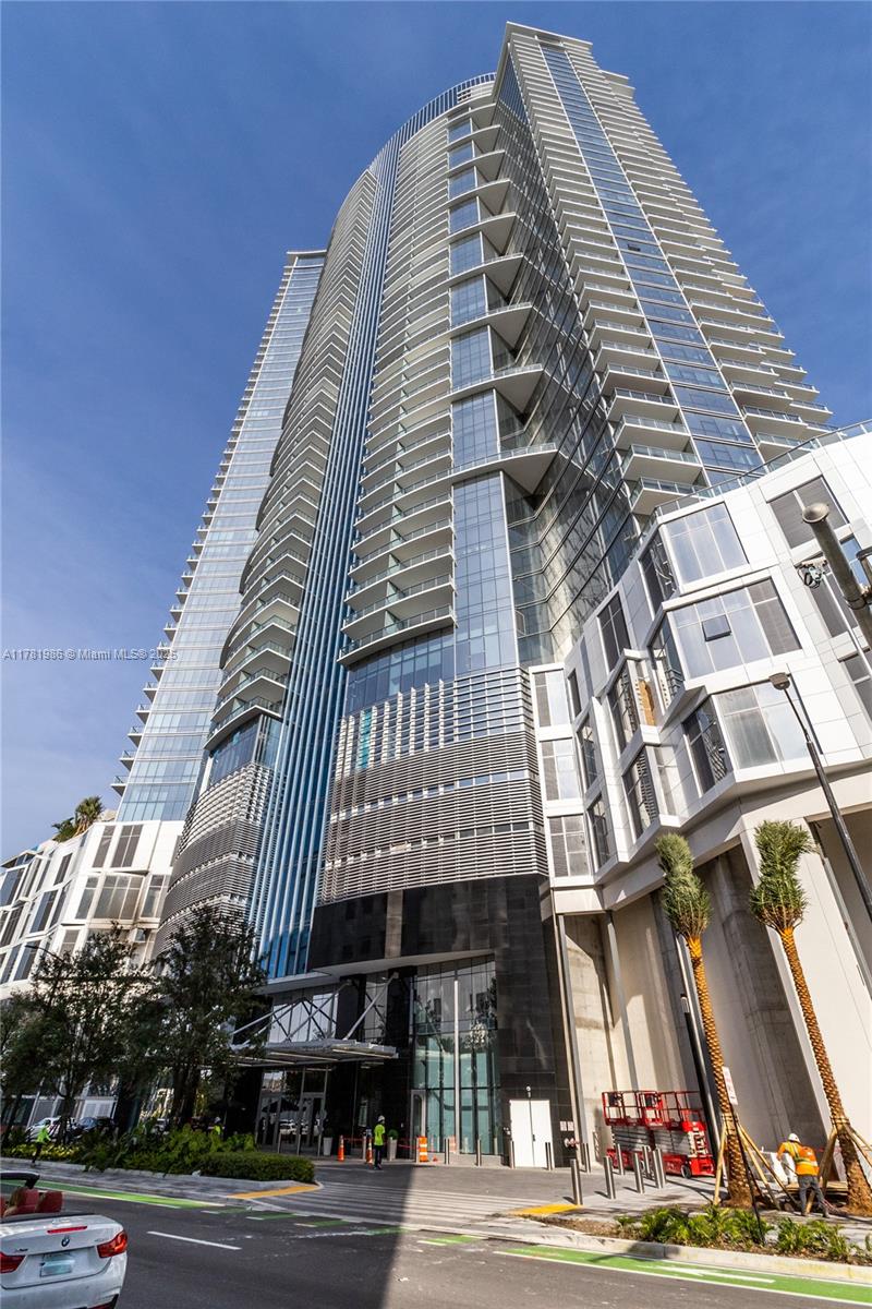 851 NE 1st Ave # 1102