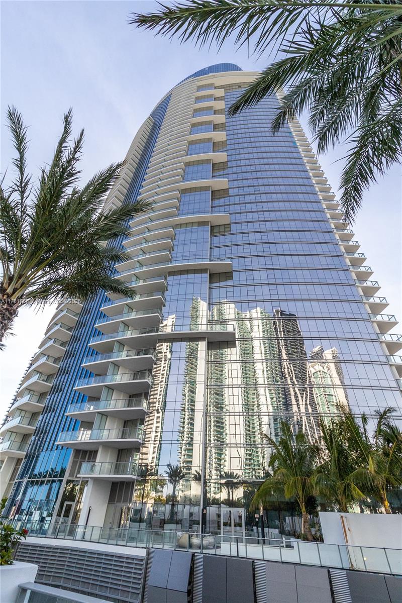 851 NE 1st Ave # 1102