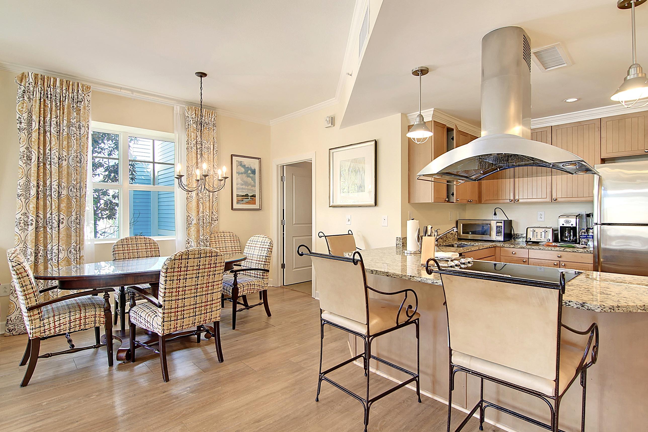 5800 Palmetto Drive Unit: R-Vg106