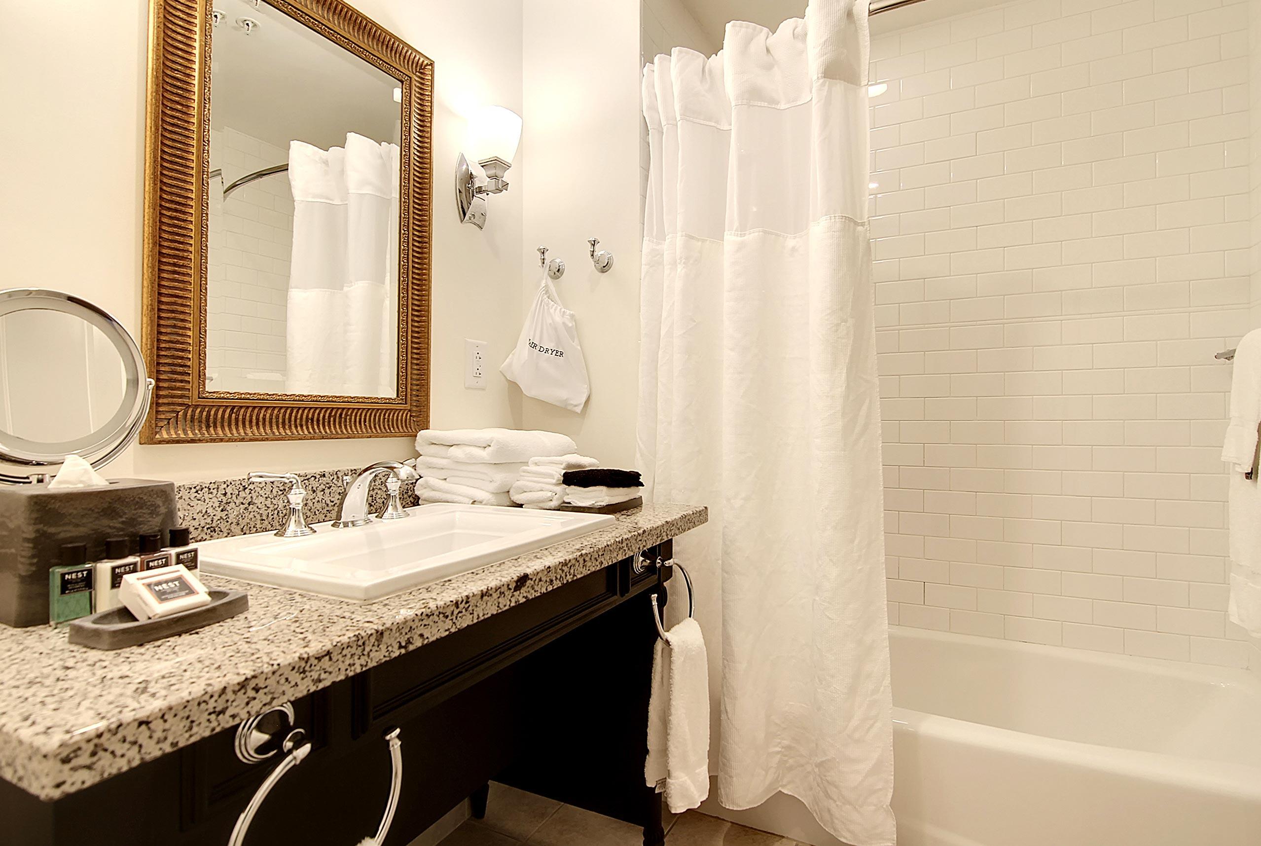 5800 Palmetto Drive Unit: R-Vg106