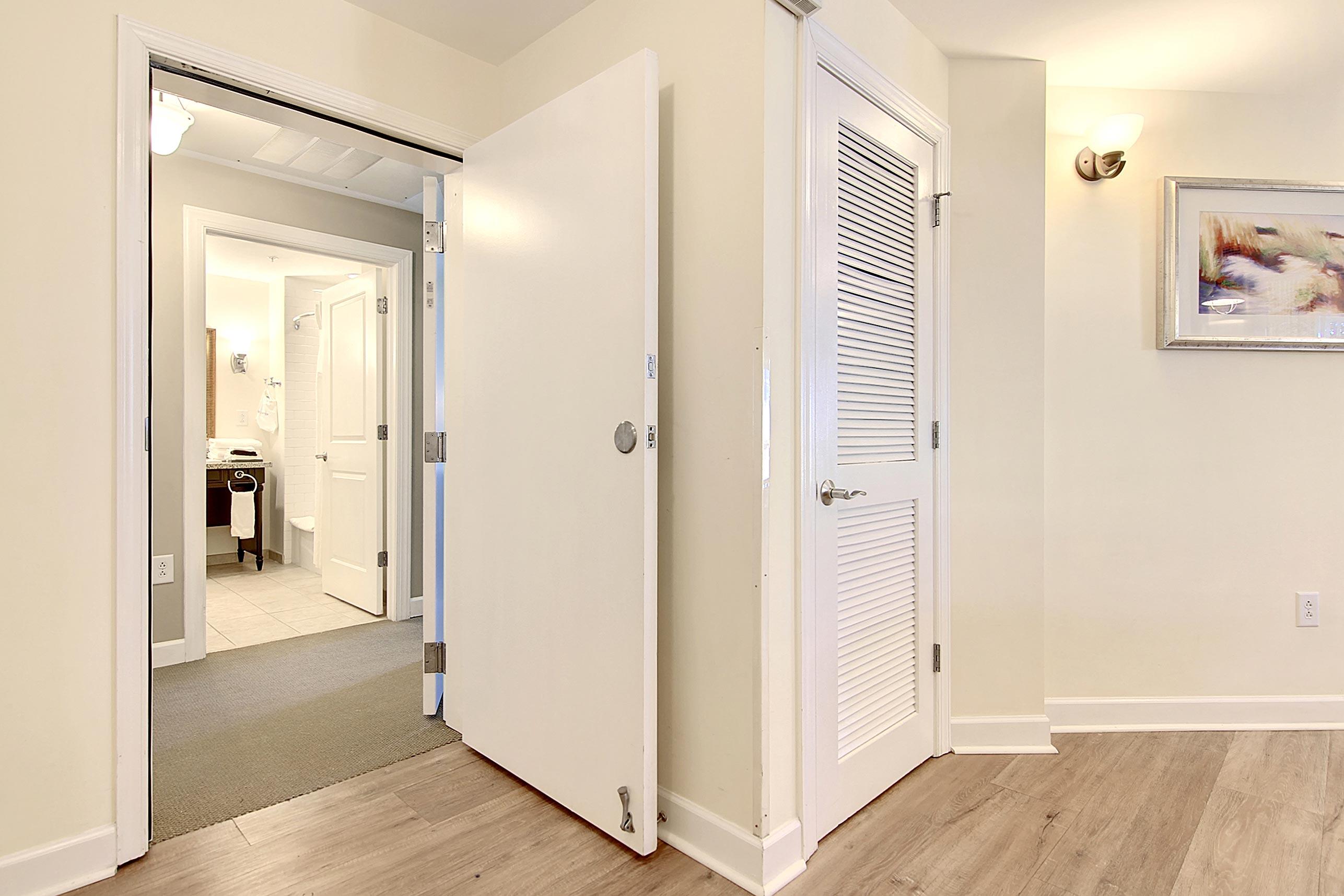 5800 Palmetto Drive Unit: R-Vg106