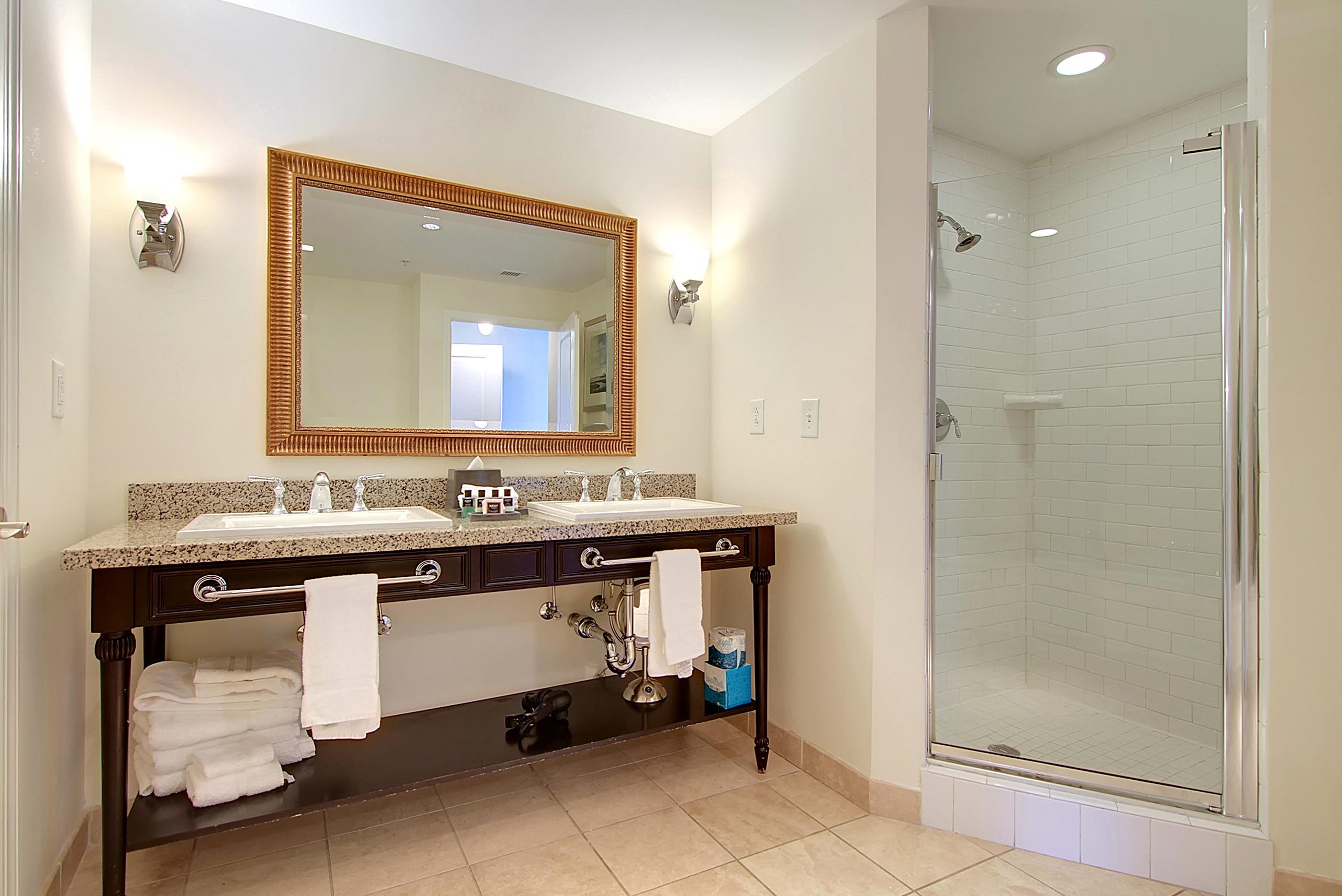 5800 Palmetto Drive Unit: R-Vg106