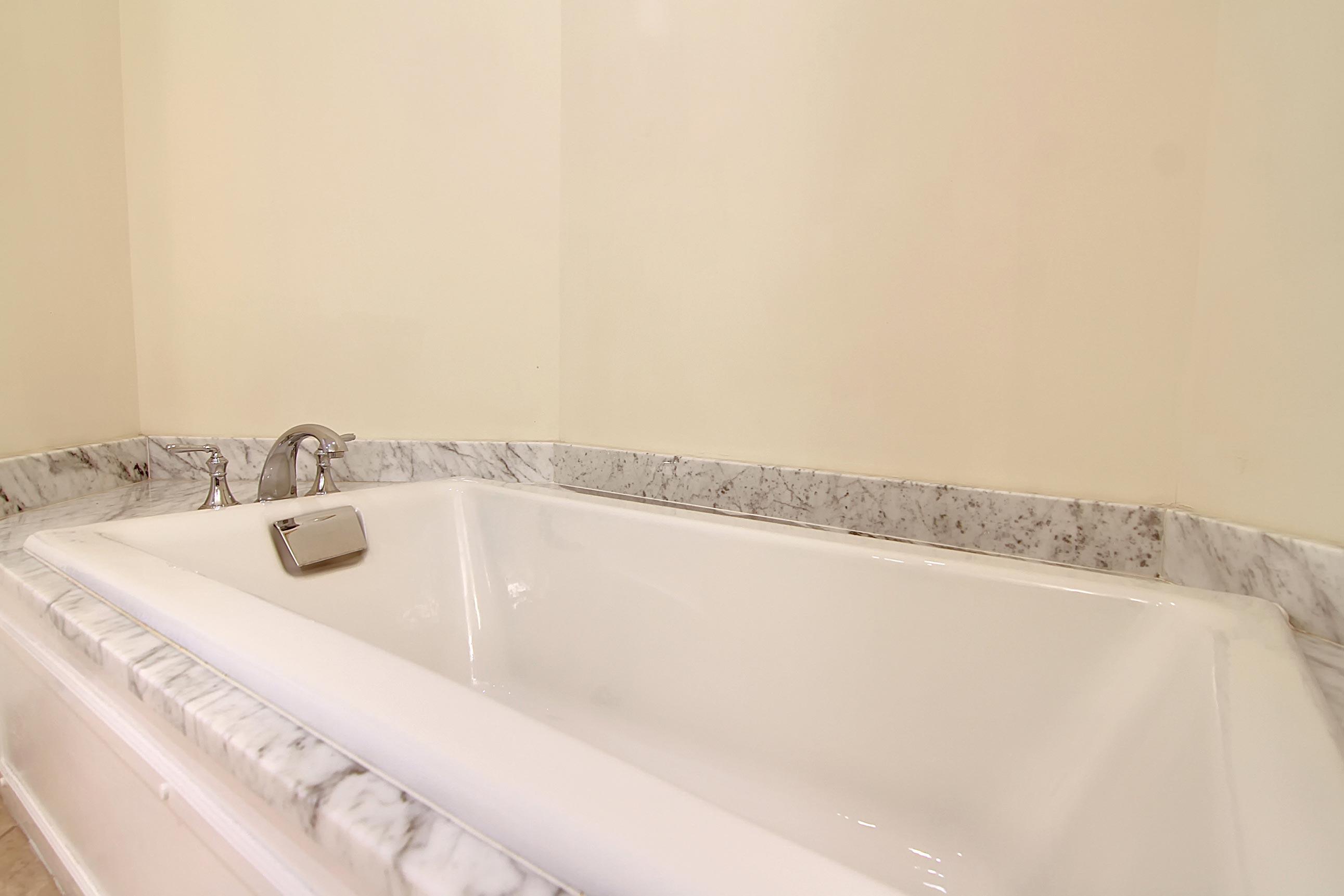 5800 Palmetto Drive Unit: R-Vg106