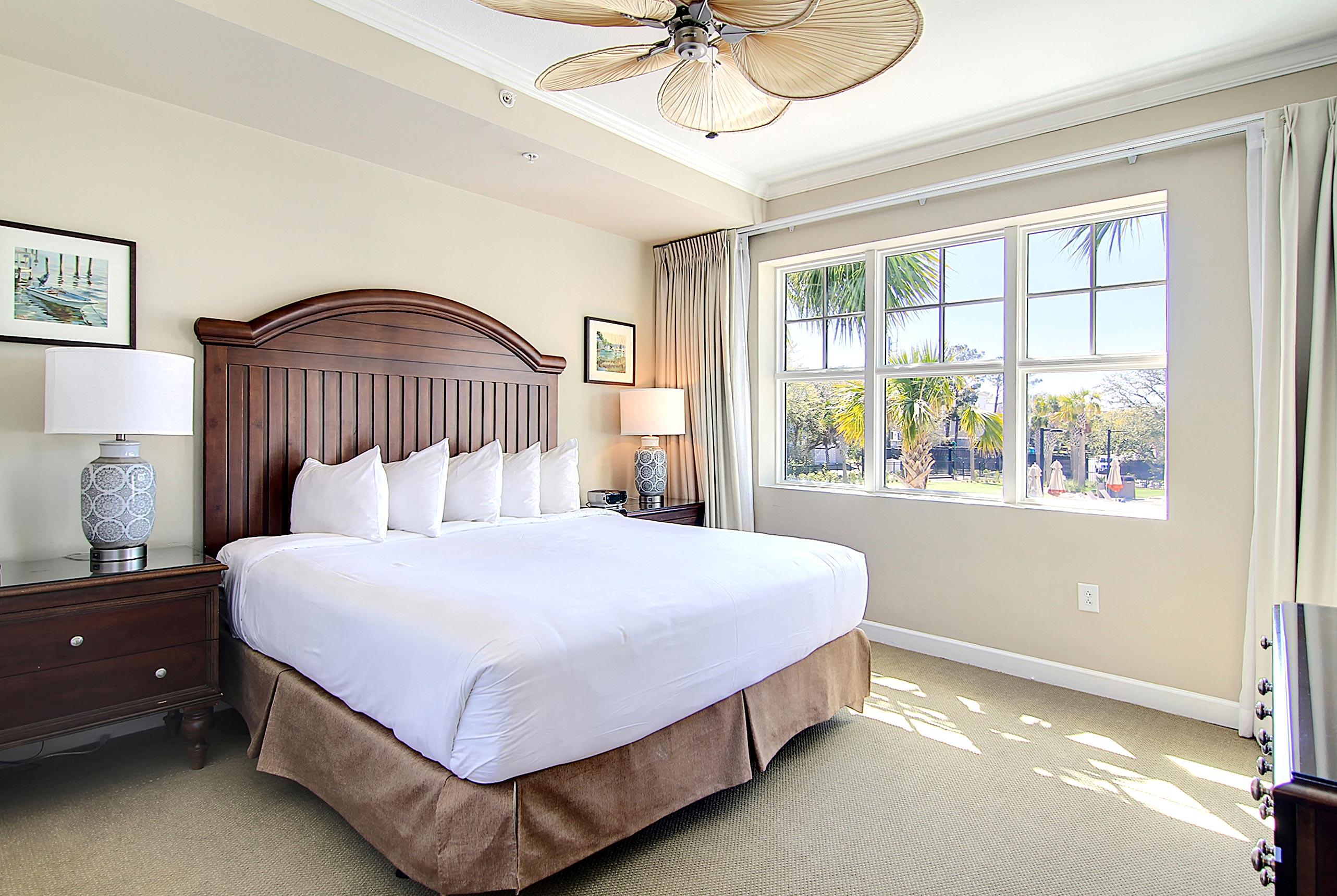 5800 Palmetto Drive Unit: R-Vg106