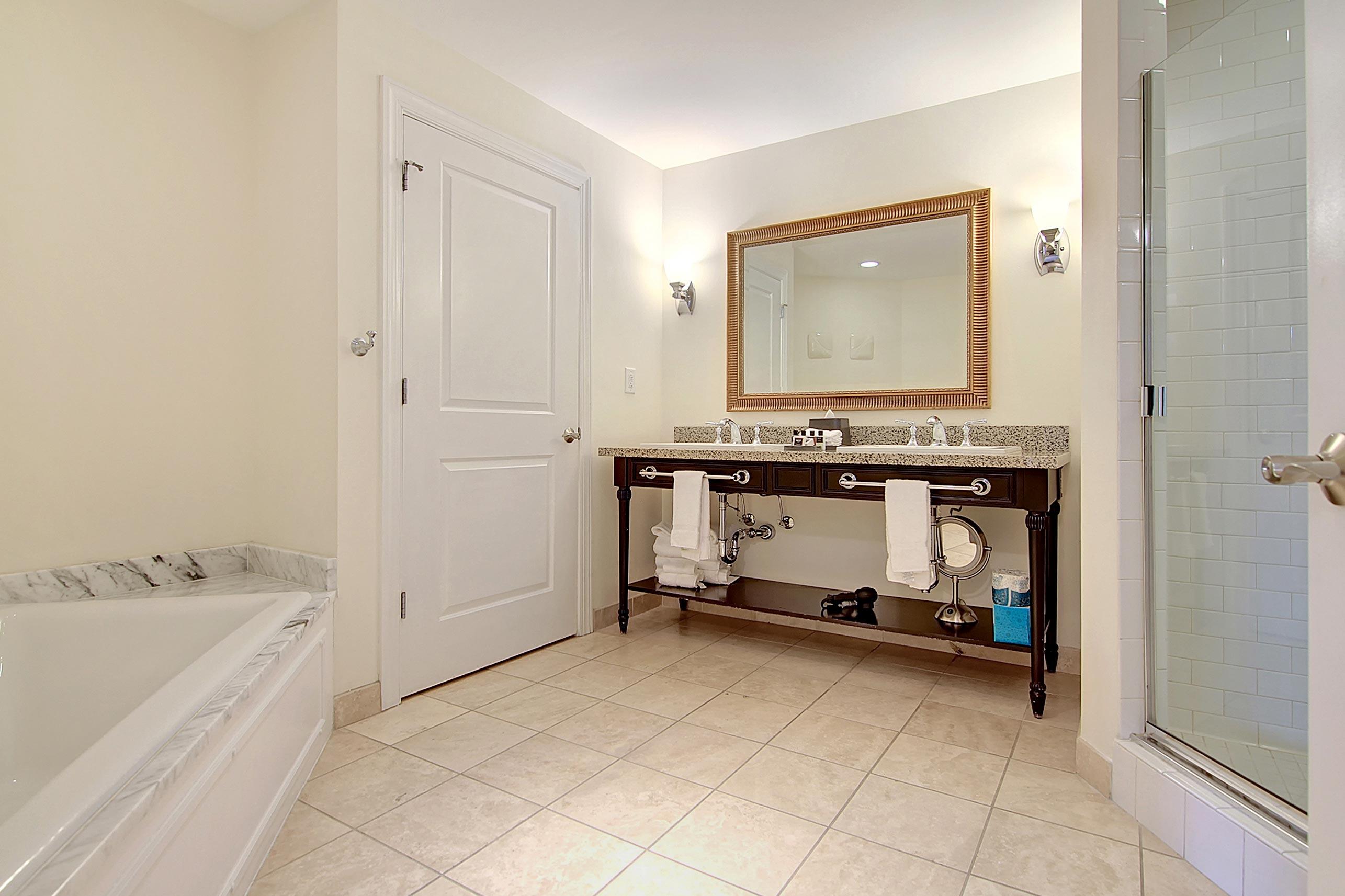 5800 Palmetto Drive Unit: R-Vg106