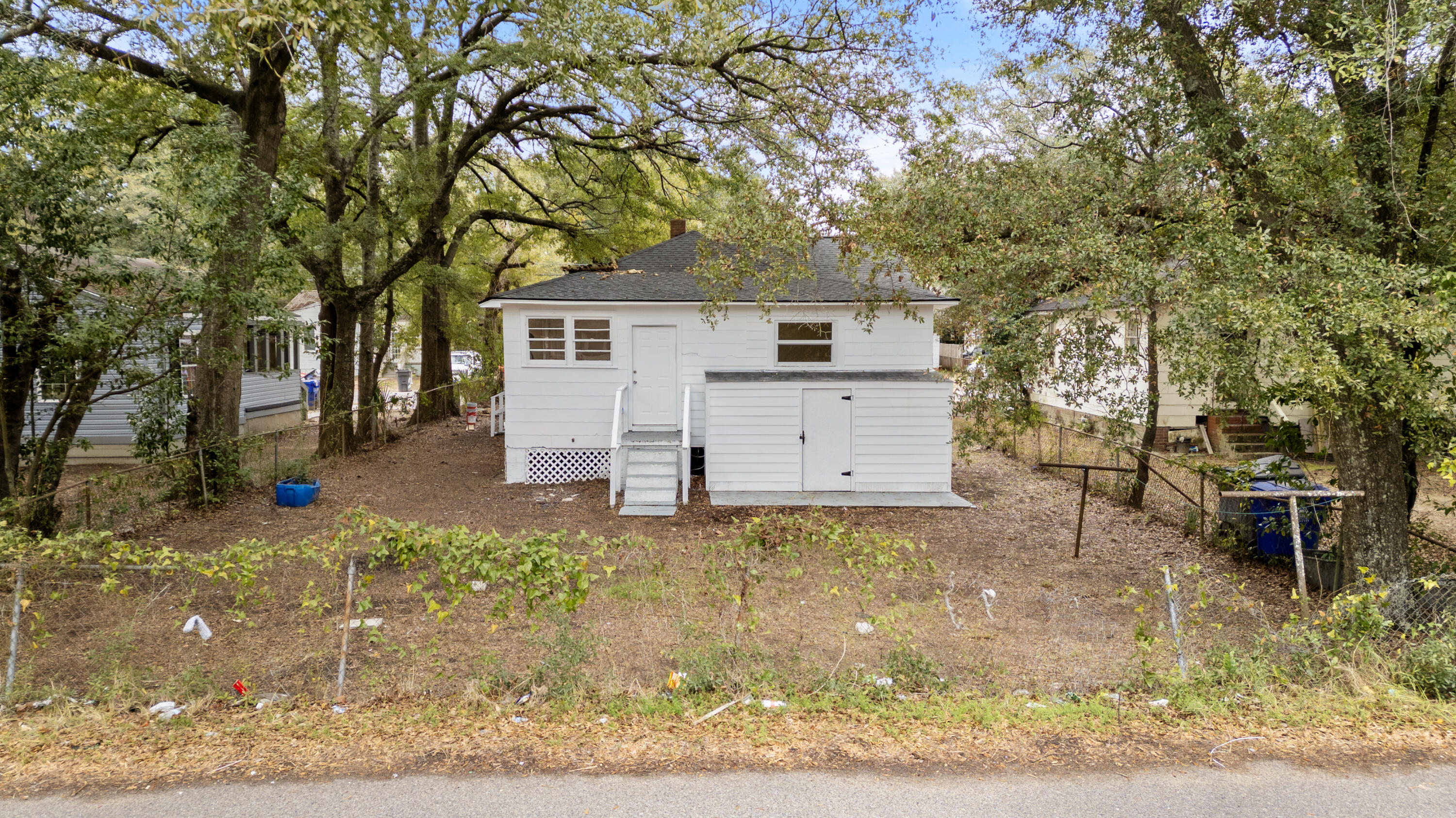 2722 W Surrey Drive