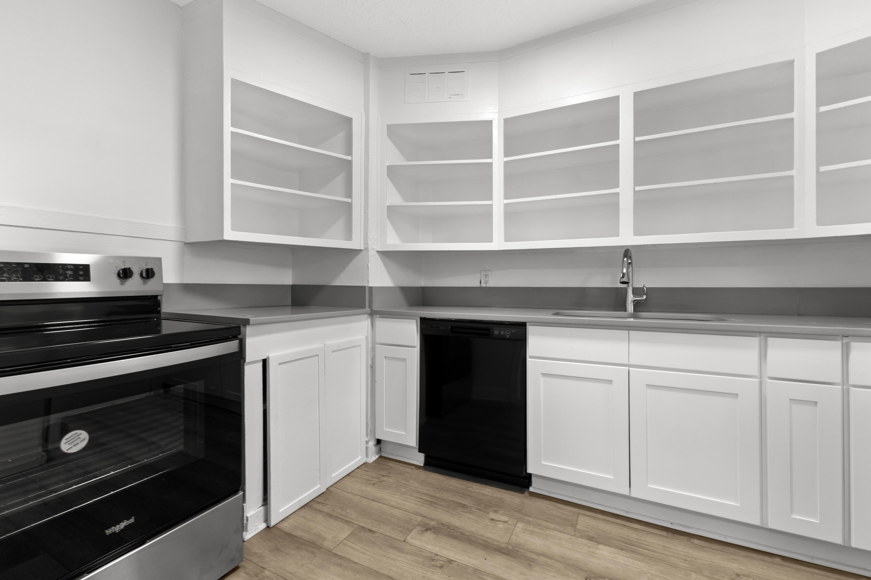 2722 W Surrey Drive