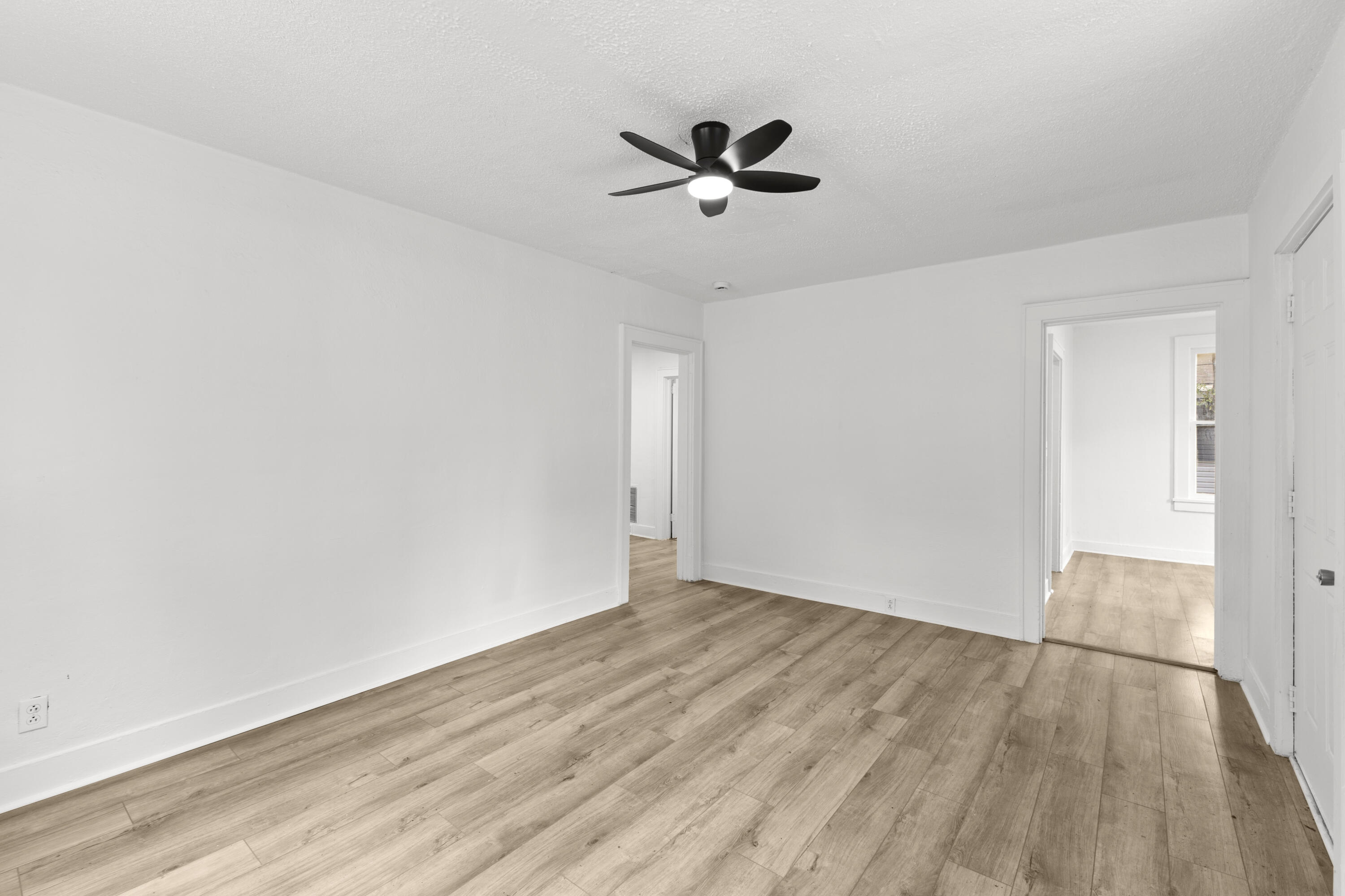 2722 W Surrey Drive