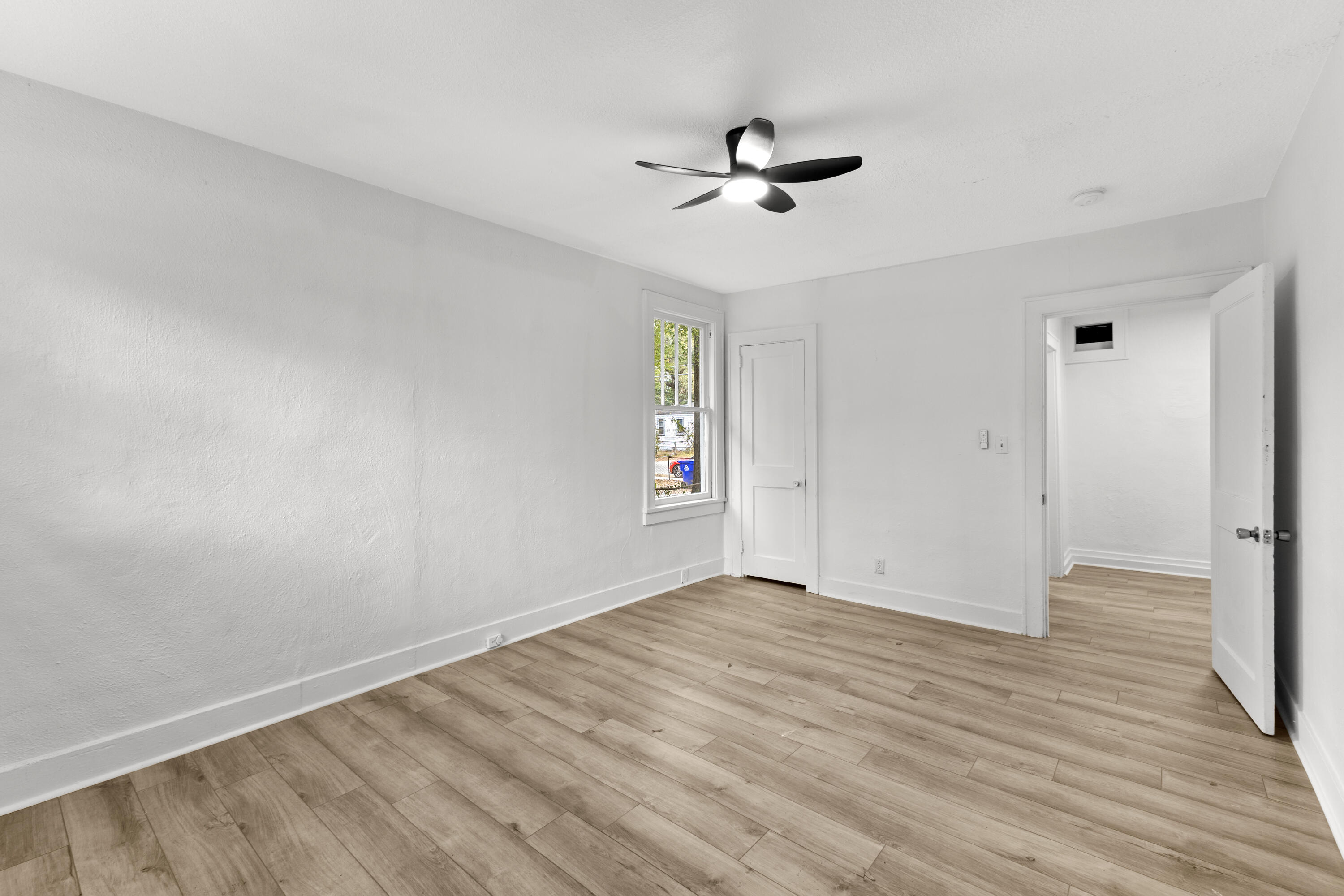 2722 W Surrey Drive