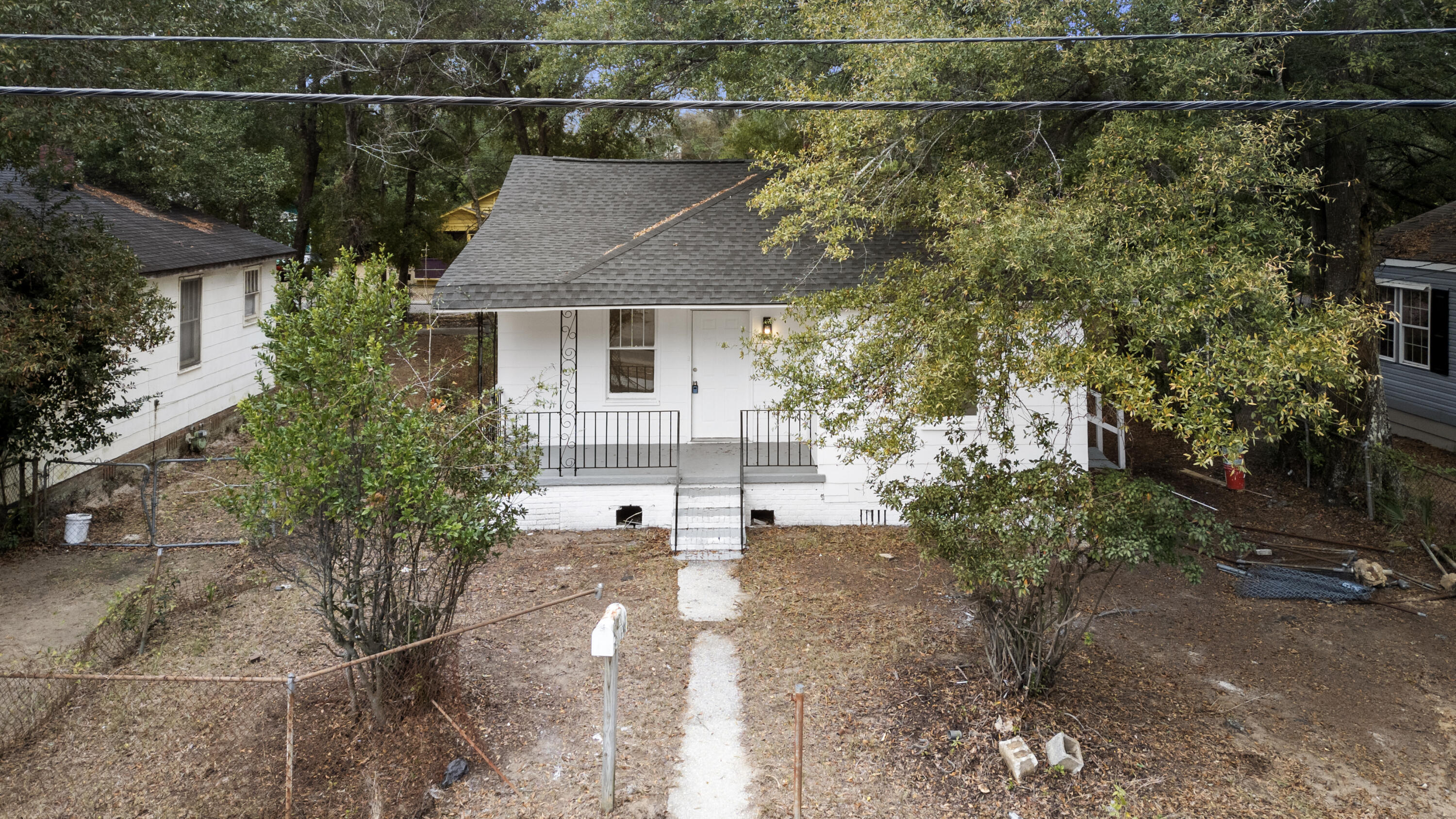 2722 W Surrey Drive