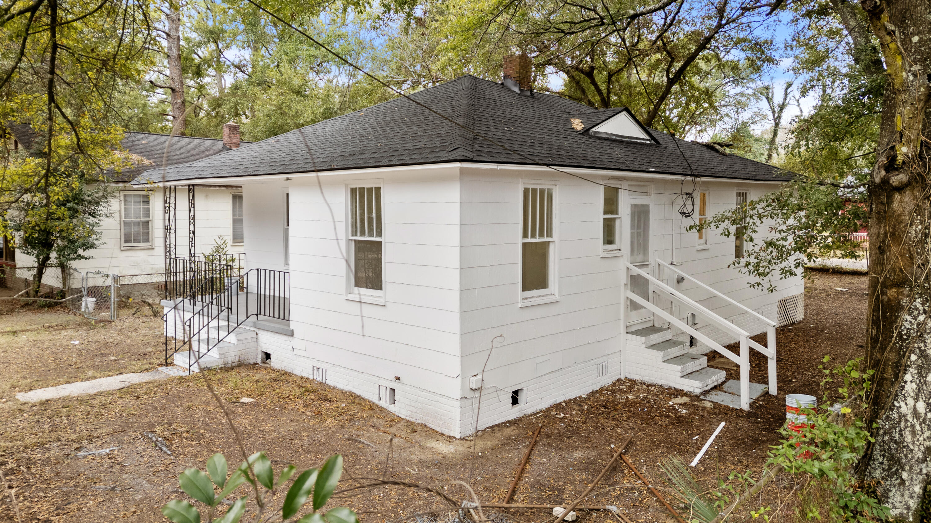 2722 W Surrey Drive